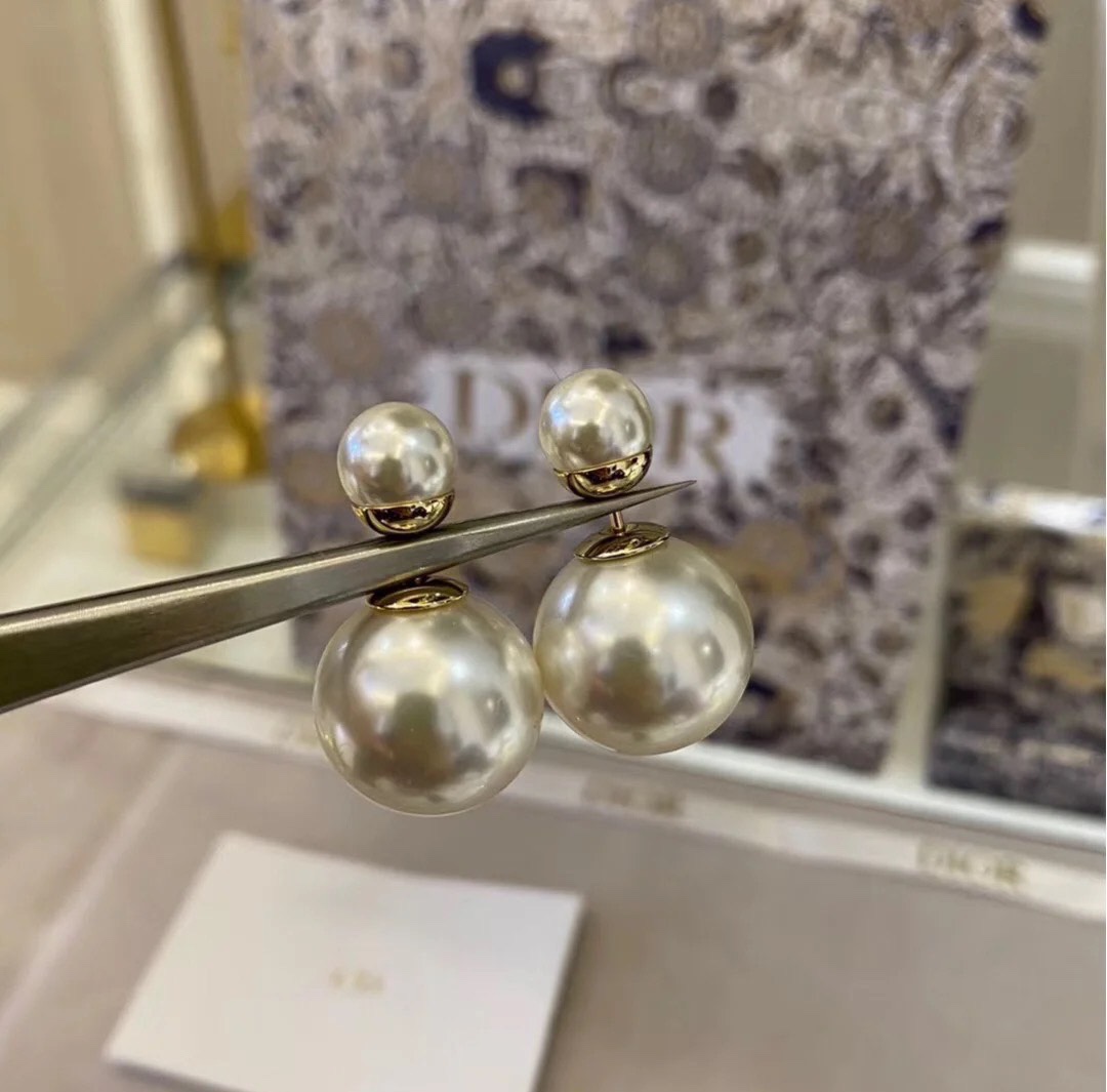 NO:632162,Recommended series!  Today I’m booking a pair of timeless pearl earrings!  The more you wear it, the more tasteful it becomes!  A super textured pearl that is a must-have for women’s jewelry boxes!  A hundred years classic!  In the group opening, the quality is the highest on the entire network, and others are selling it for 380 to 680!  I missed it, please be quick to find it, Cardia high-end jewelry19860909加推系列！今天开团一对,永不过时的珍珠耳钉！越带越有品味的！女同胞首饰盒必备的一款超级质感珍珠！一百年经典！开团中,全网最高品质,别人拿出去卖380到680不等的！捡漏了,手快有,,卡迪亚高端饰品,Jewelry