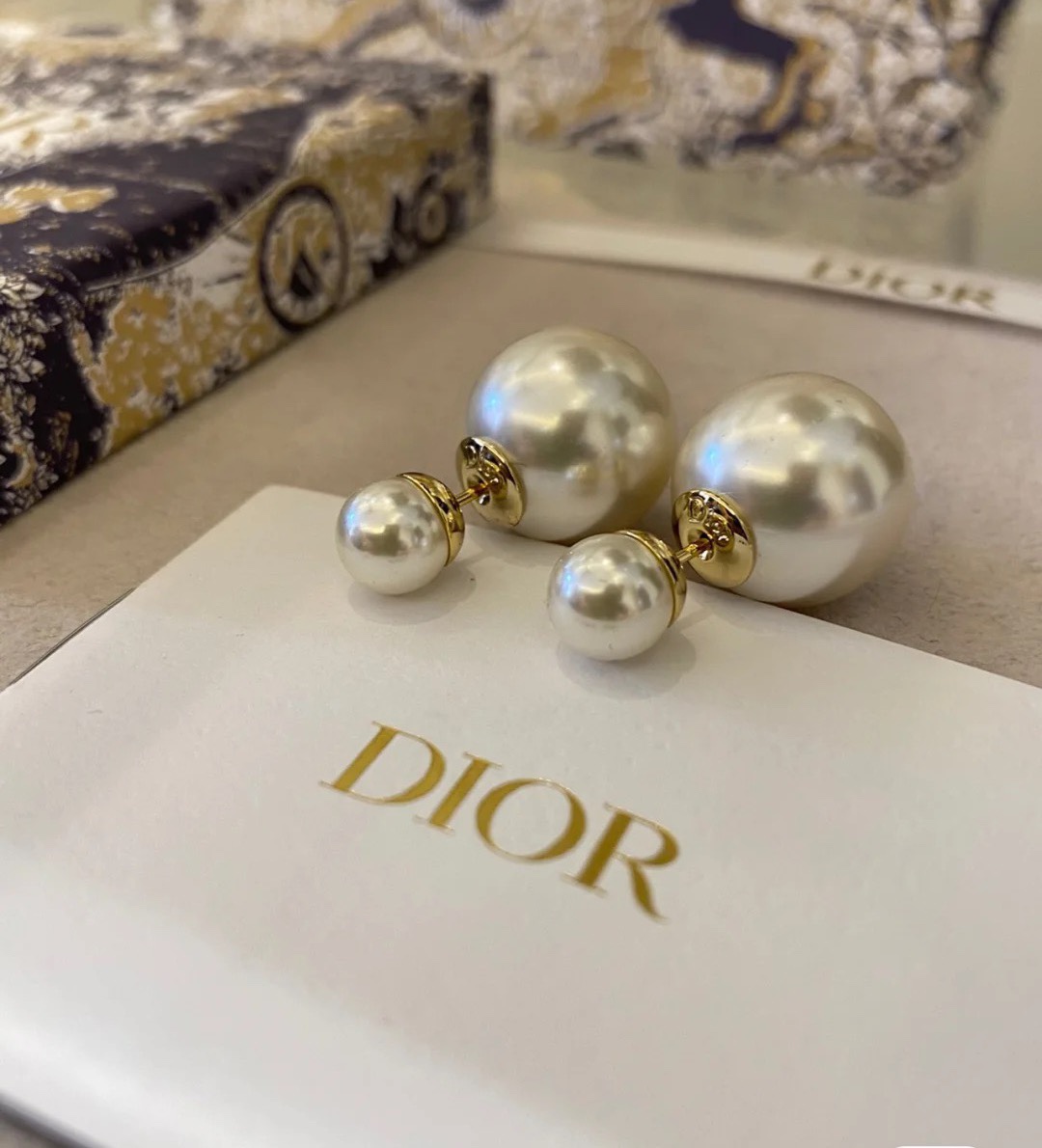 NO:634342,Special price, not much copywriting, this classic style, many girls know more about it than me!  They all keep several pairs for themselves. In a word, those who know how to buy pearls will look at the color of the pearls!  ,,Cardia high-end jewelry19860909特价,没有太多的文案,这款经典款,很多妹纸比我还懂货！都人手自留好几对,一句,买珍珠懂货的都看珍珠色泽！,,卡迪亚高端饰品,Jewelry