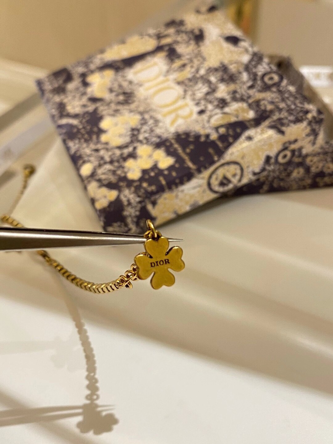 “Retro Gold Star Bracelet with Zwarlow Crystal from Lucky Cd Series” - 图片 4