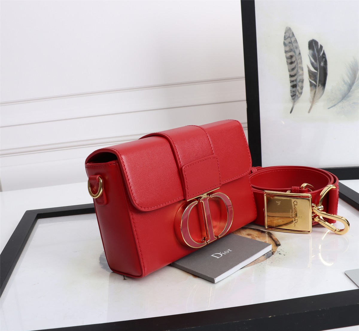 迪奥Dior顶级进口原厂牛皮230Montaigne蒙田盒子红红珐琅扣30Montaigne产品系列灵感