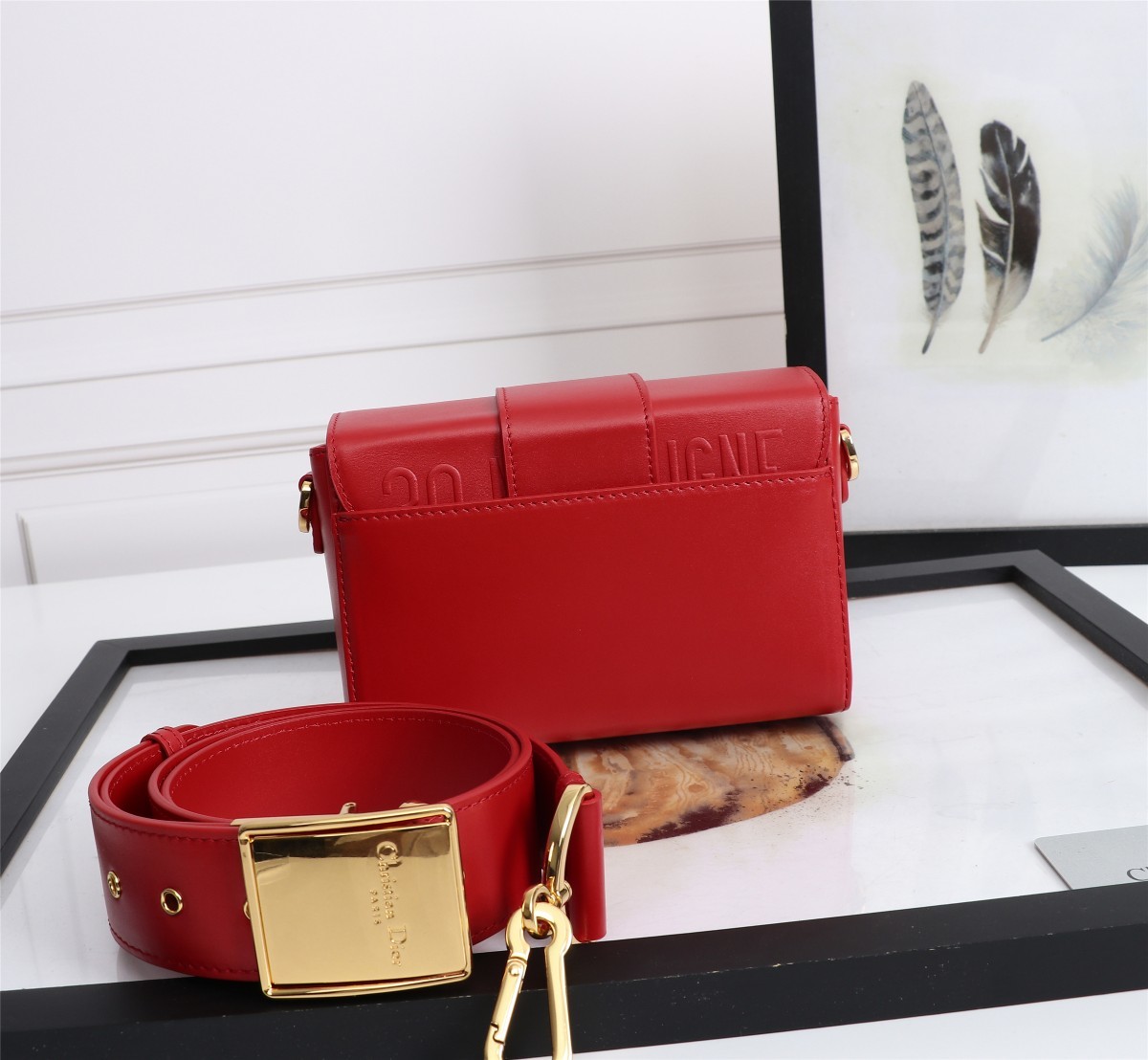 迪奥Dior顶级进口原厂牛皮230Montaigne蒙田盒子红红珐琅扣30Montaigne产品系列灵感