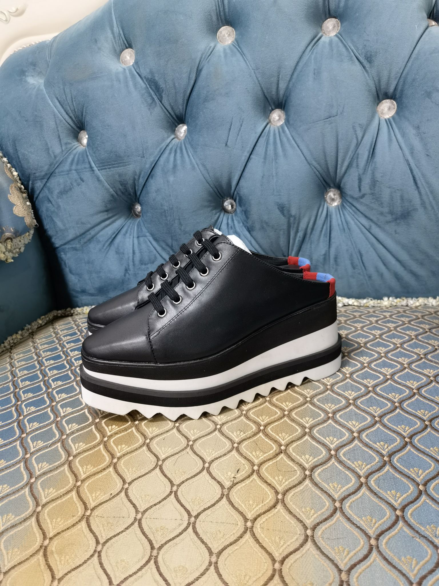 NO:260586,Zuoan Xiao Baby, same style, thick-soled casual semi-torque, cowhide, sheepskin, comfortable to wear. 34-40, pick-up, sponge shoes, cowhide, sheepskin19860909左岸潇baby 同款 厚底休闲半拖,牛皮面羊皮里,穿着舒适度. 34-40,拿货,松糕鞋,cowhide,sheepskin,Women's Shoes