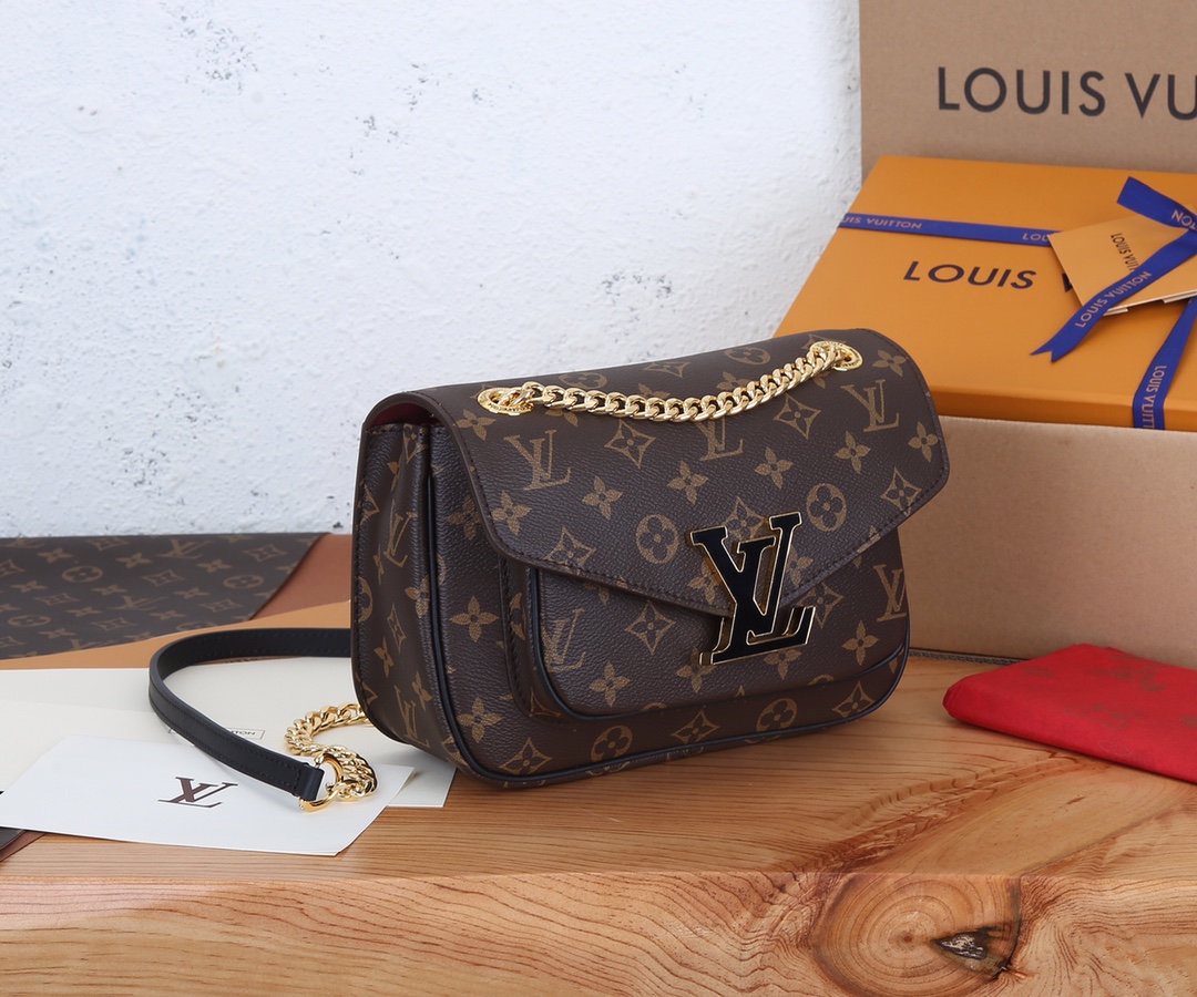 Louis Vuitton 全钢五金‼ Chain Bag 链条包以 Monogram 帆布塑造玲珑构型 搭配树脂 LV 磁扣