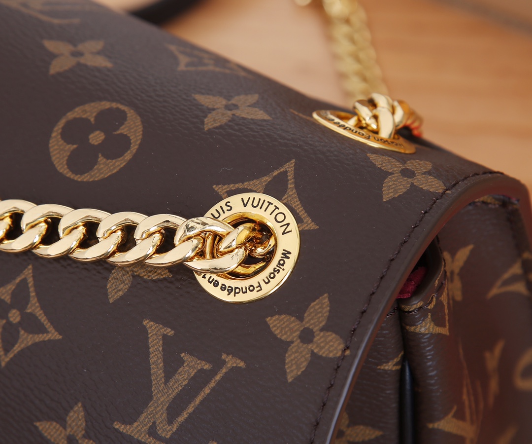 Louis Vuitton 全钢五金‼ Chain Bag 链条包以 Monogram 帆布塑造玲珑构型 搭配树脂 LV 磁扣