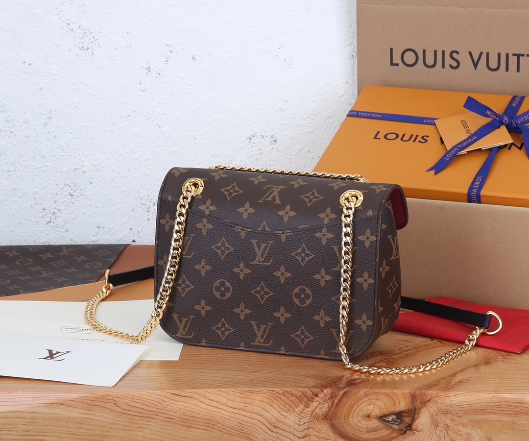 Louis Vuitton 全钢五金‼ Chain Bag 链条包以 Monogram 帆布塑造玲珑构型 搭配树脂 LV 磁扣