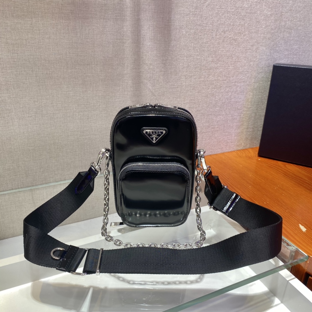 PRADA普拉达亮面皮革男女通用迷你手袋1BH183