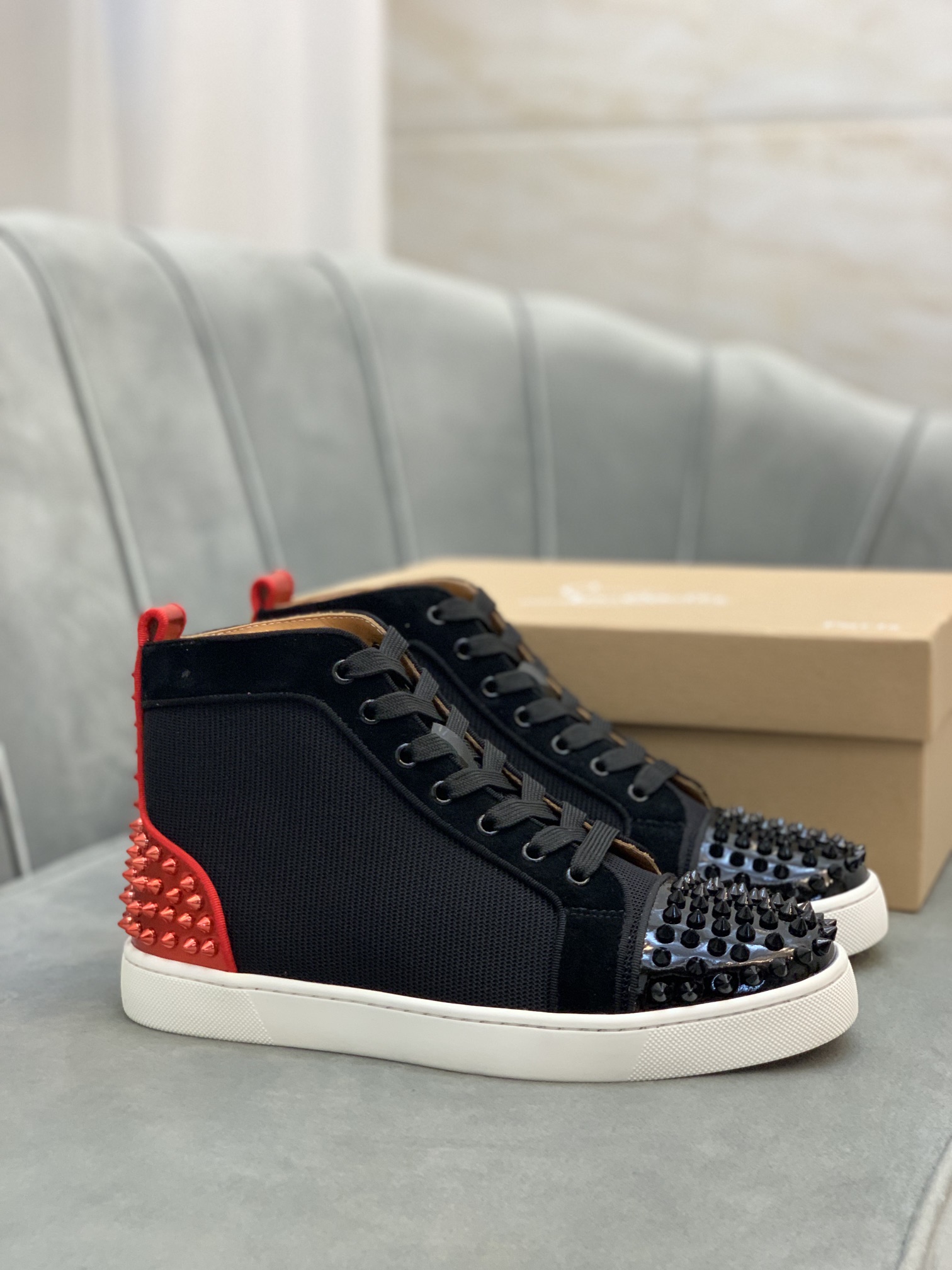 Precio de venta: P250 Bienes de calidad de gama altaMarca: CL Red Bottom Shoes* 