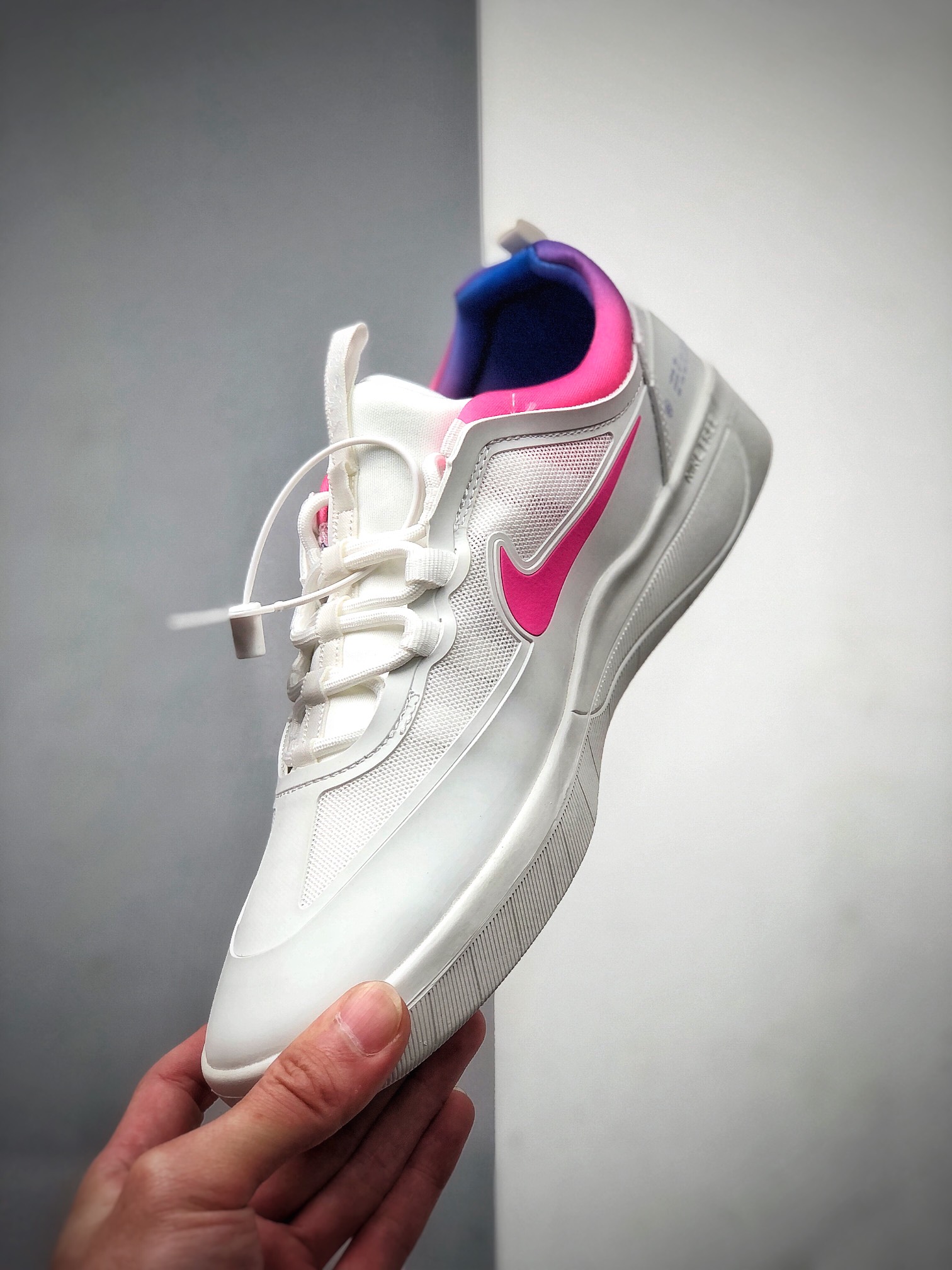 180  Nike SB NYJAH FREE 2系列跑鞋弹性原面 CU9220-100