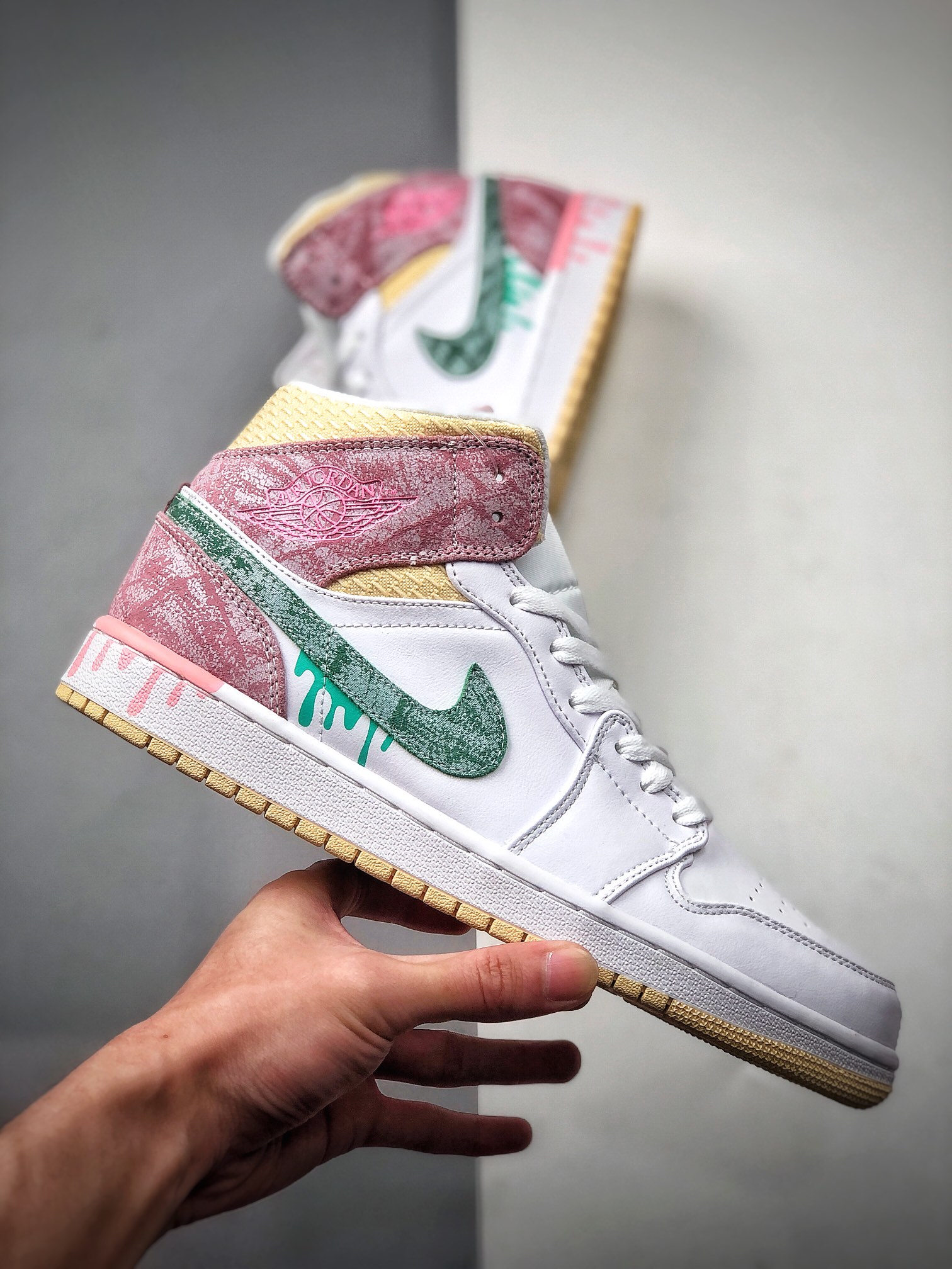 260  Air Jordan 1 Mid AJ1乔1中帮文化篮球鞋  DD1666-100