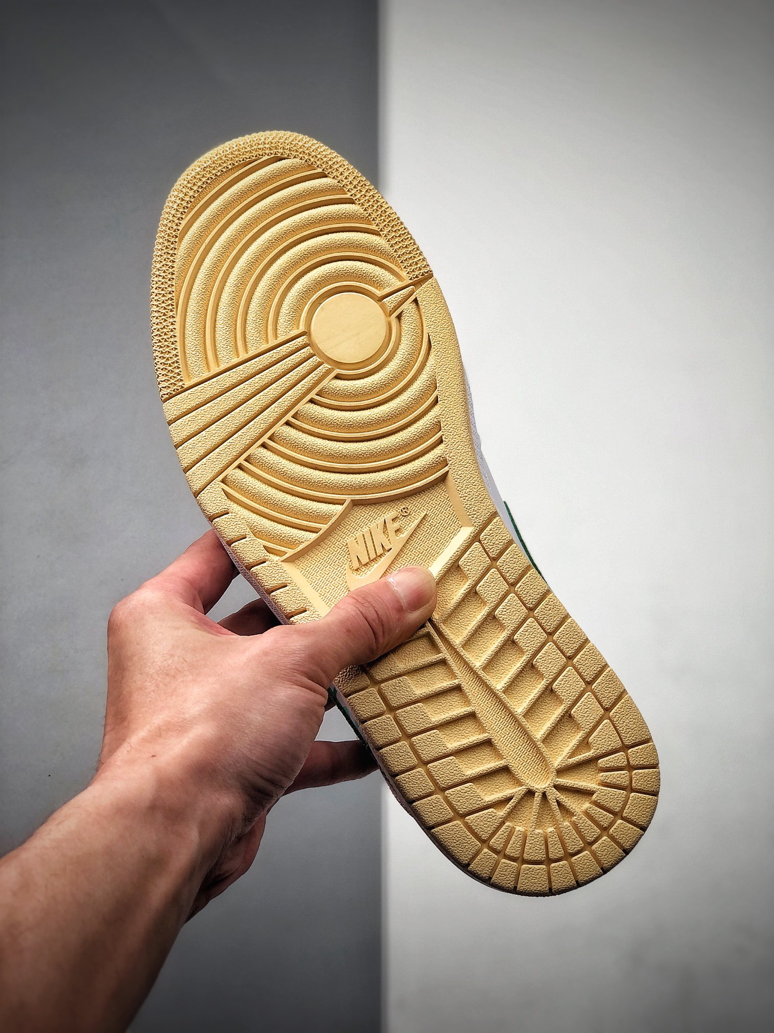 260  Air Jordan 1 Mid AJ1乔1中帮文化篮球鞋  DD1666-100