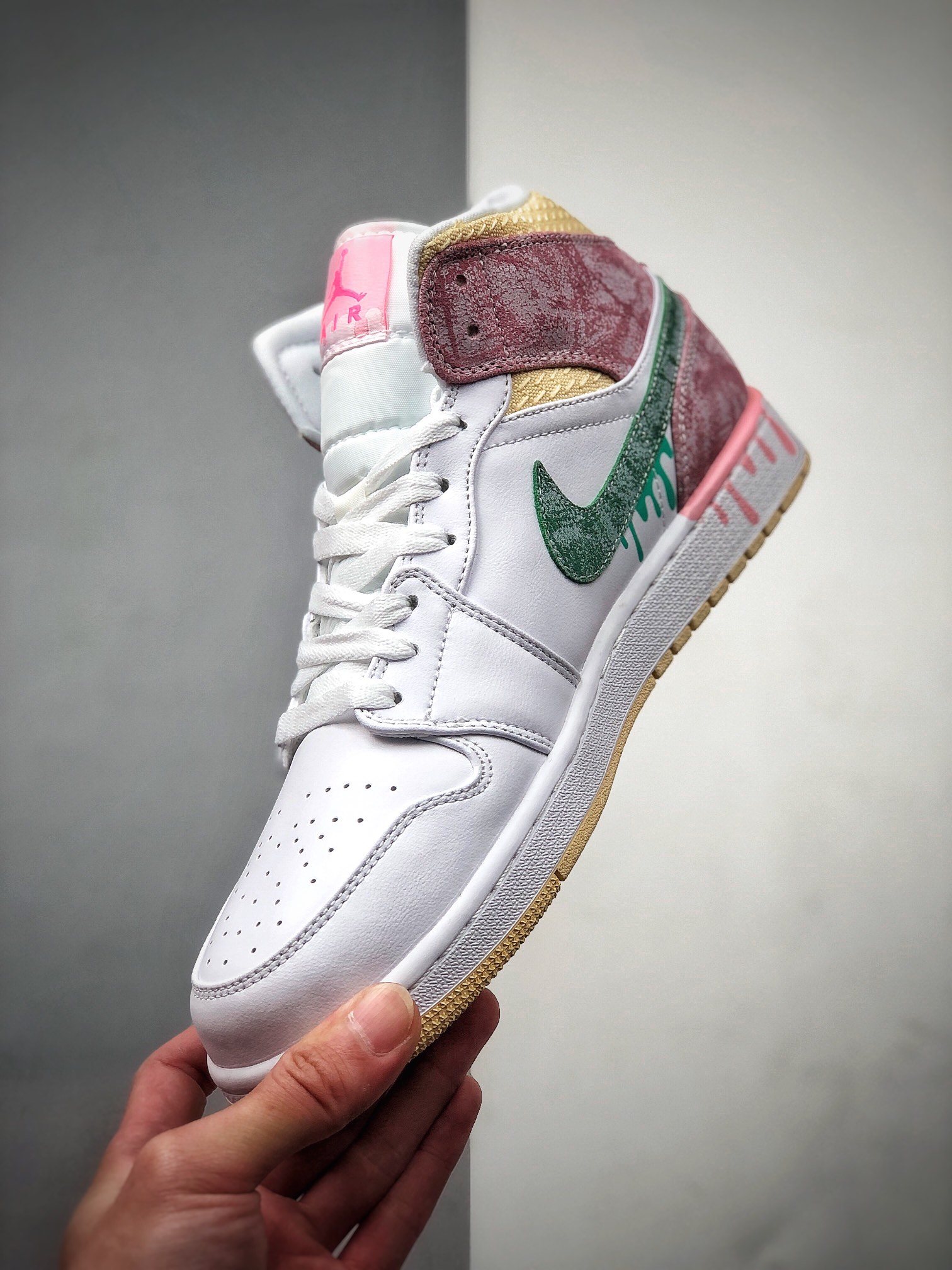 260  Air Jordan 1 Mid AJ1乔1中帮文化篮球鞋  DD1666-100