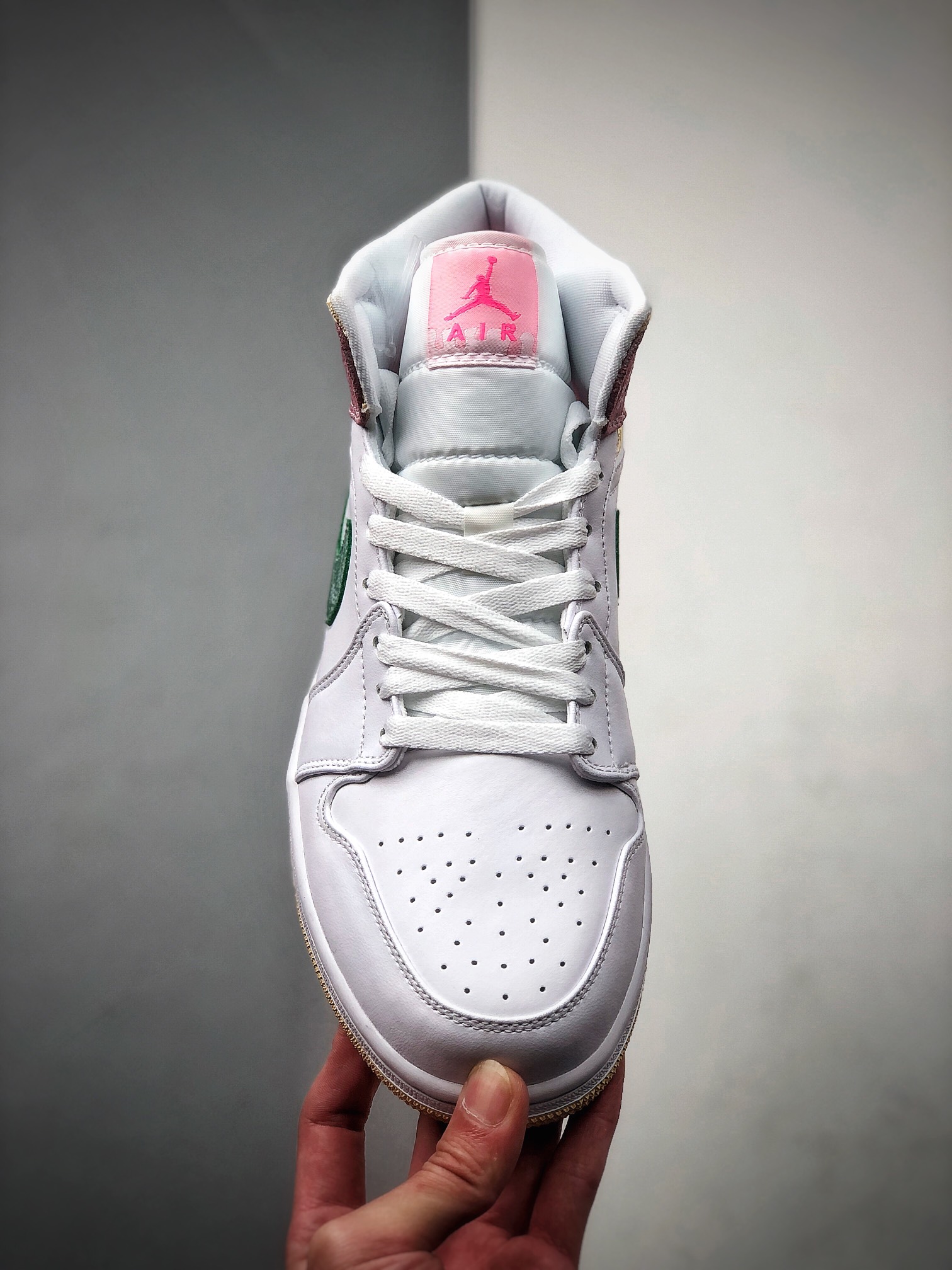 260  Air Jordan 1 Mid AJ1乔1中帮文化篮球鞋  DD1666-100