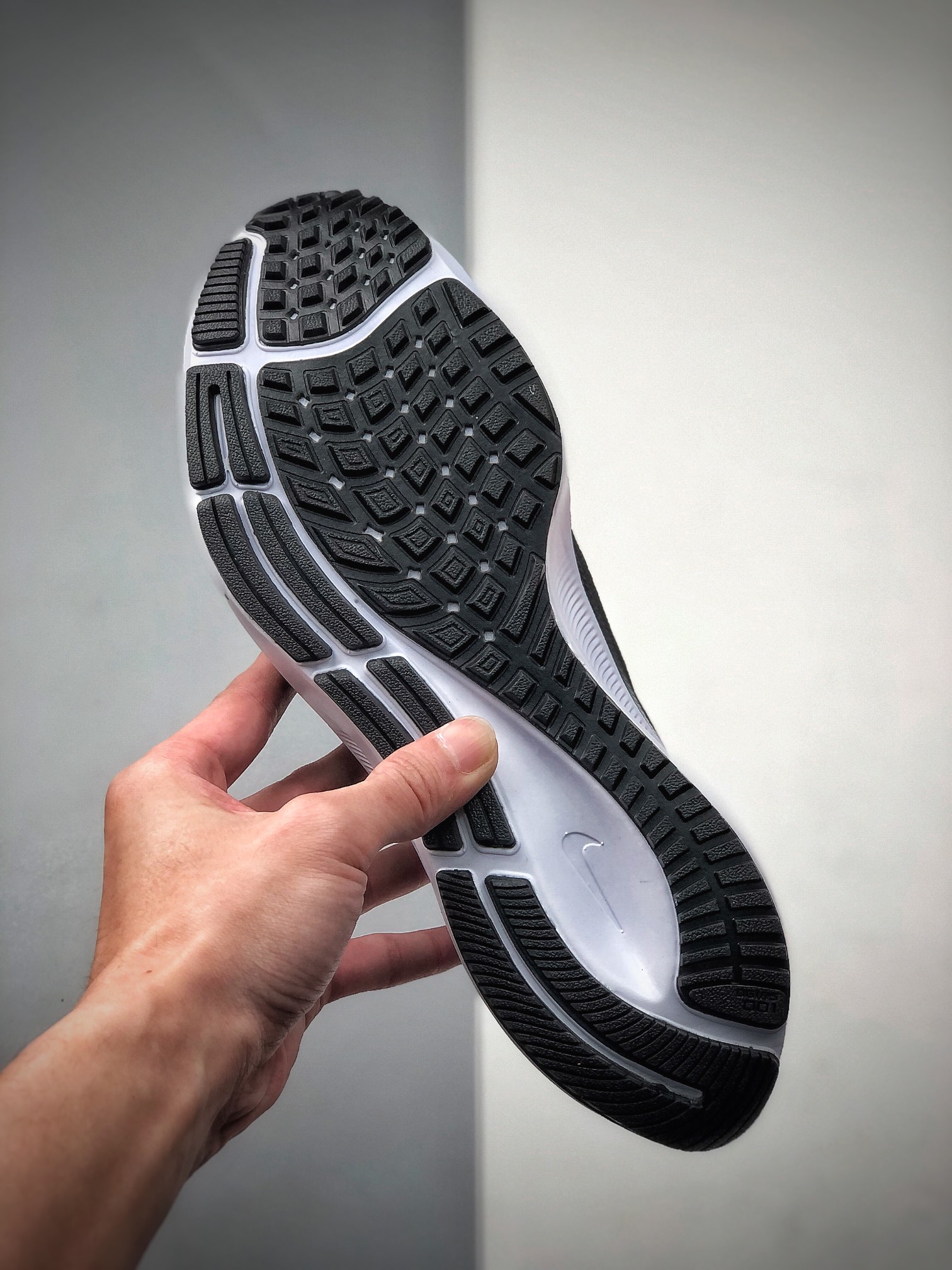 200 耐克NIKE Zoom Pegasus 37 登月37代  透气缓震疾速跑鞋