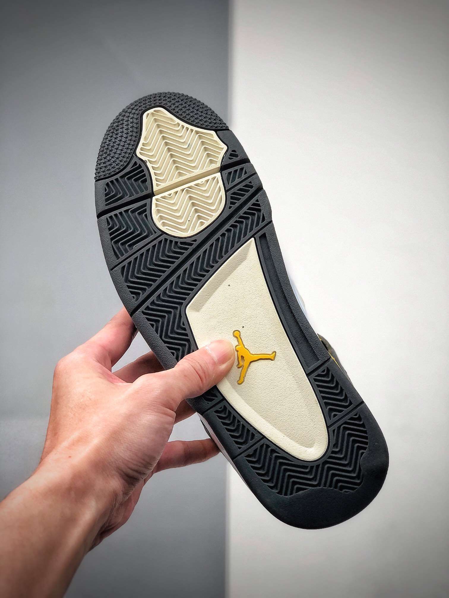 500  Air Jordan 4 “Lightning” 电母 314254-702