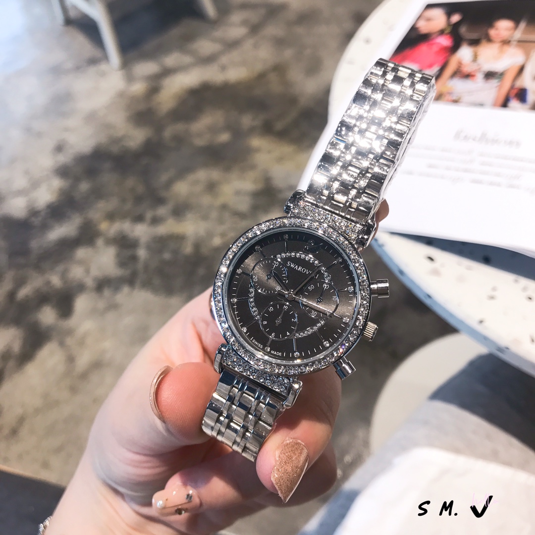 Luxurious SWAROVSKI Women’s Watch with Crystal Drills and Steel Belt