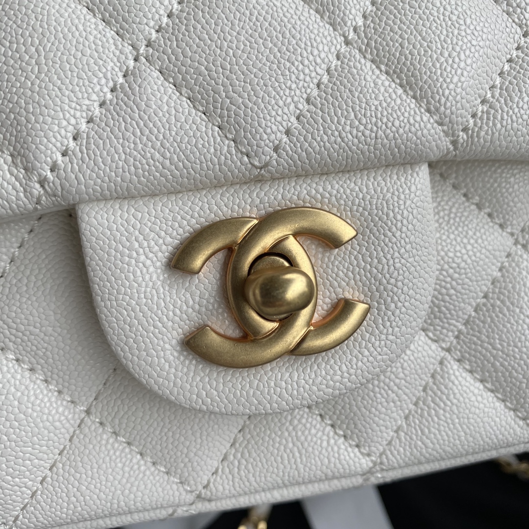 Chanel️2021早春最新限量版MiniCFAS31经典菱格口盖包饰以粗旷链子与精美坠饰颗粒牛皮香奈