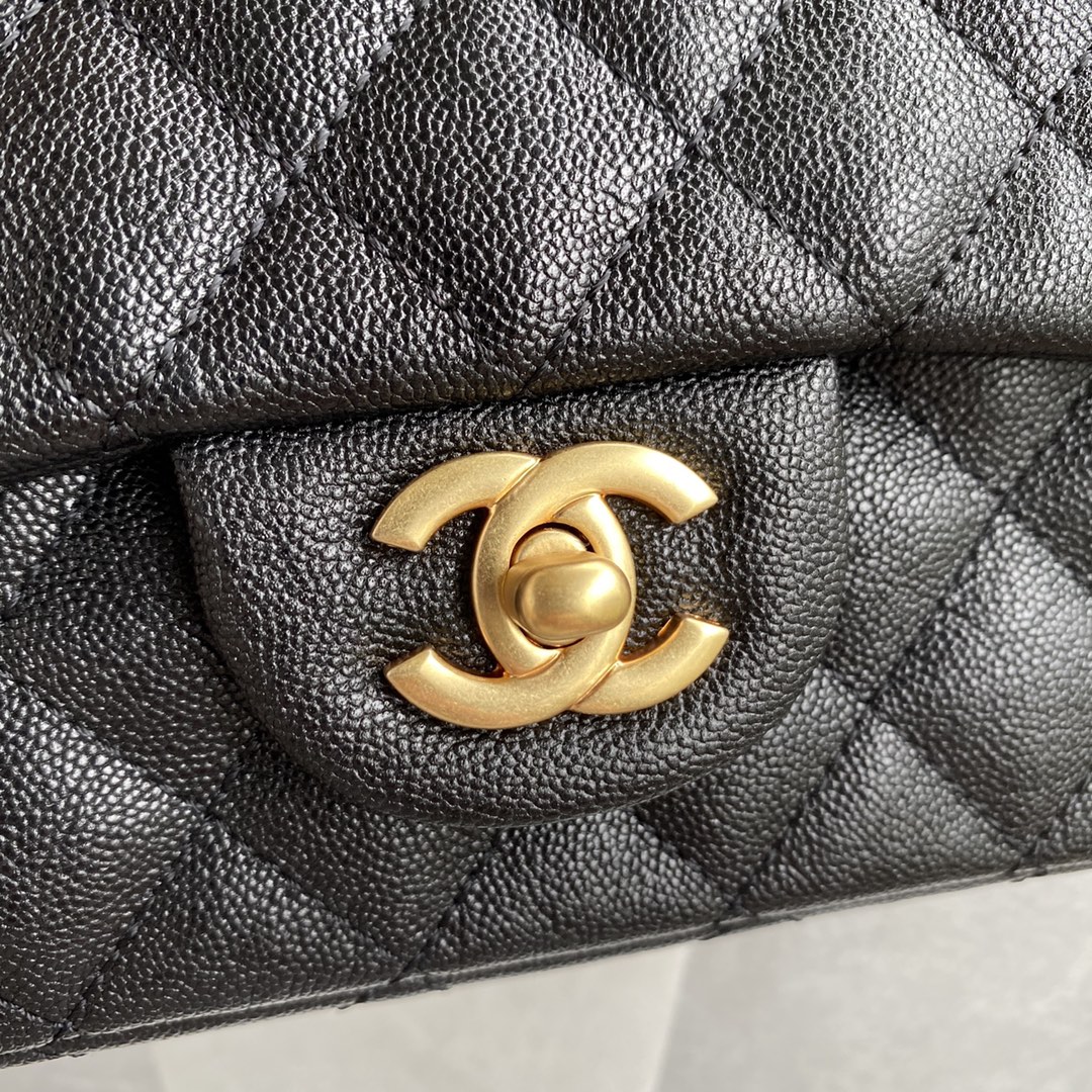 Chanel️2021早春最新限量版MiniCFAS31经典菱格口盖包饰以粗旷链子与精美坠饰颗粒牛皮香奈