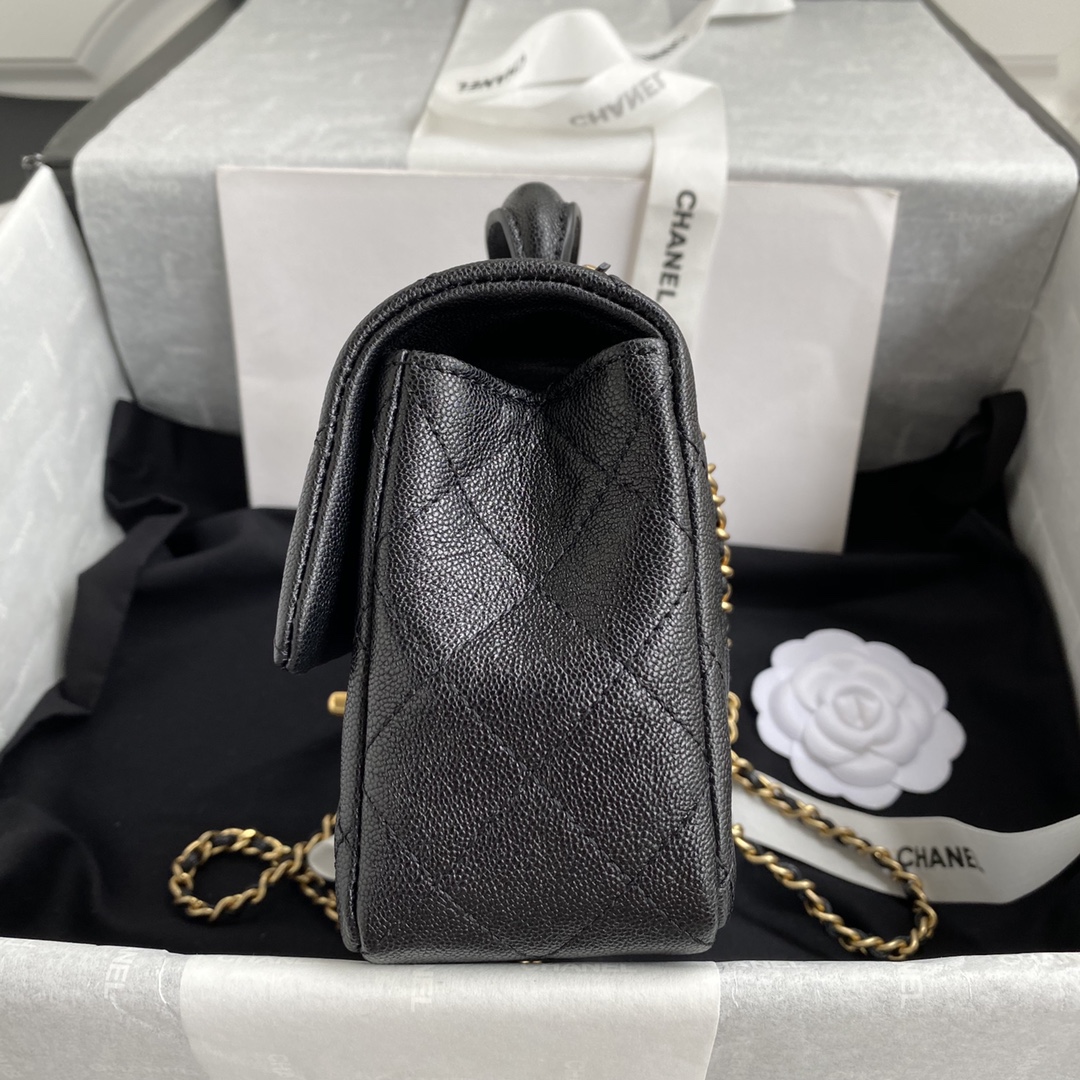 Chanel️2021早春最新限量版MiniCFAS31经典菱格口盖包饰以粗旷链子与精美坠饰颗粒牛皮香奈