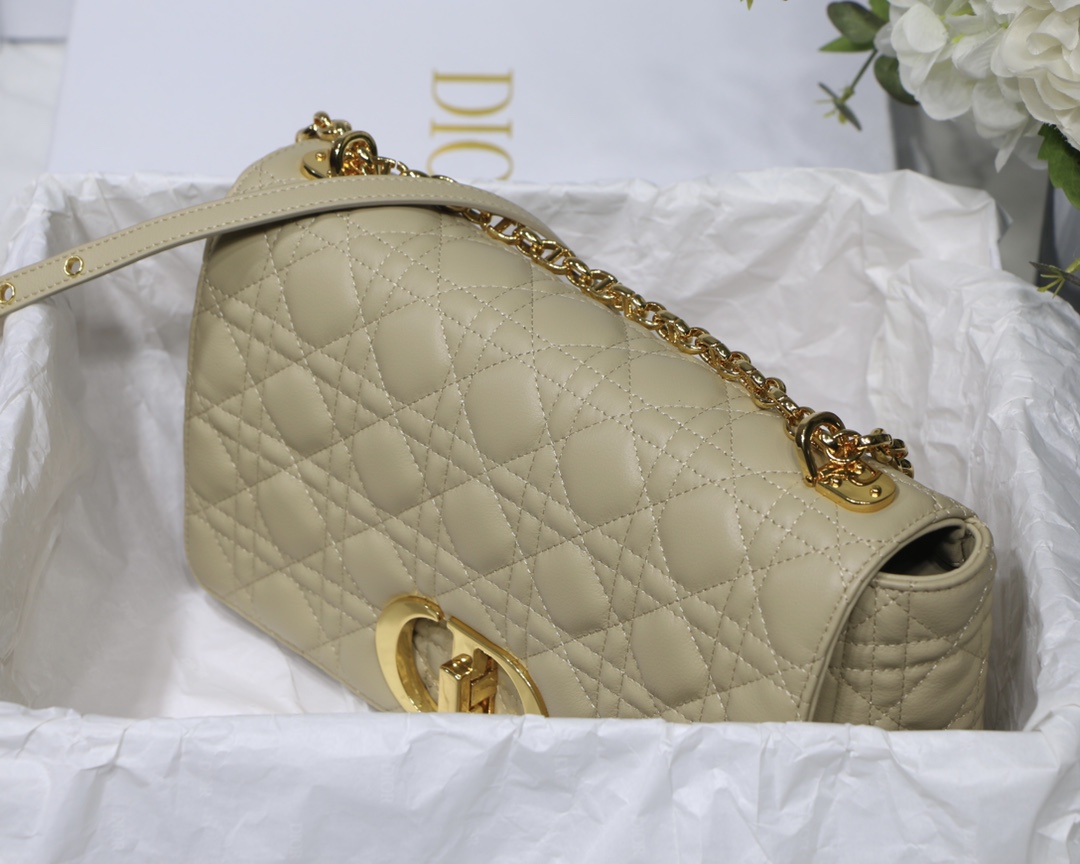 Dior 30 Montaigne Beige shoulder