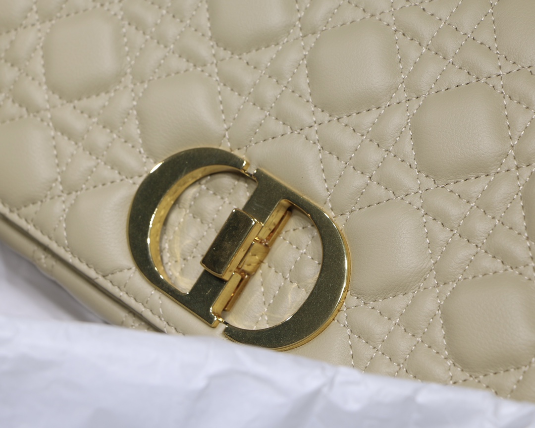 Dior 30 Montaigne Beige shoulder