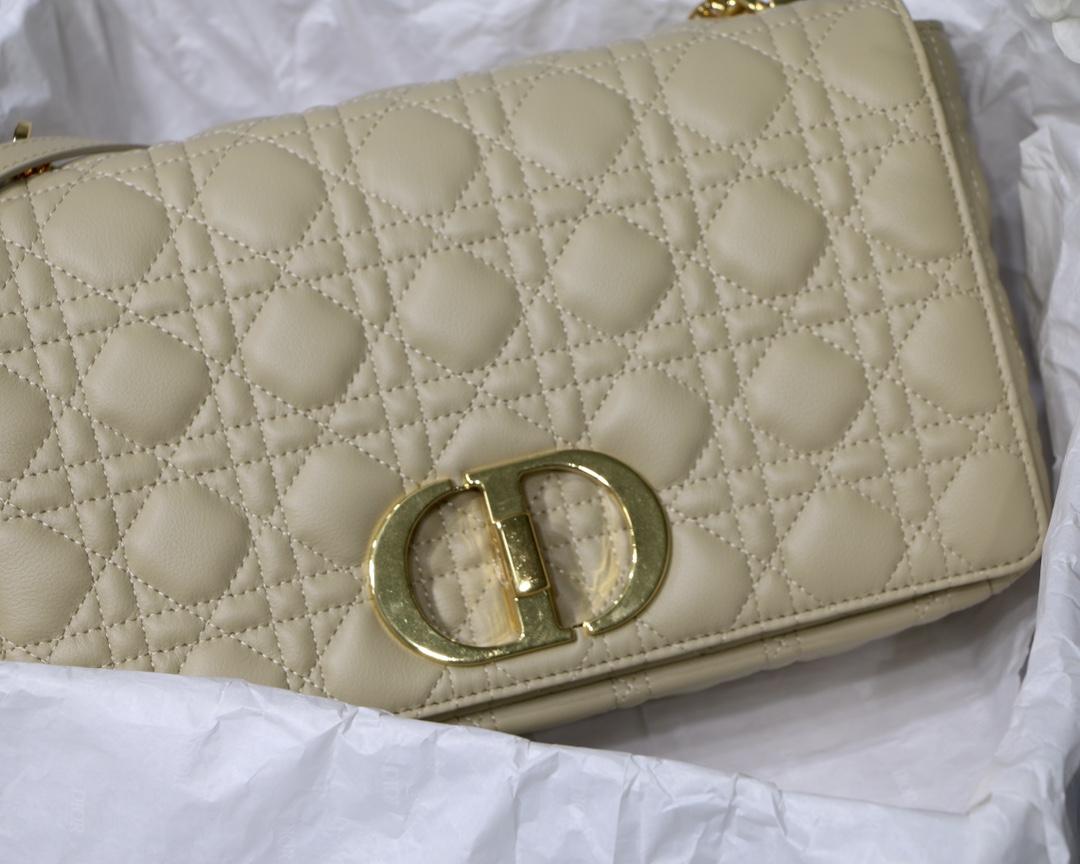 Dior 30 Montaigne Beige shoulder