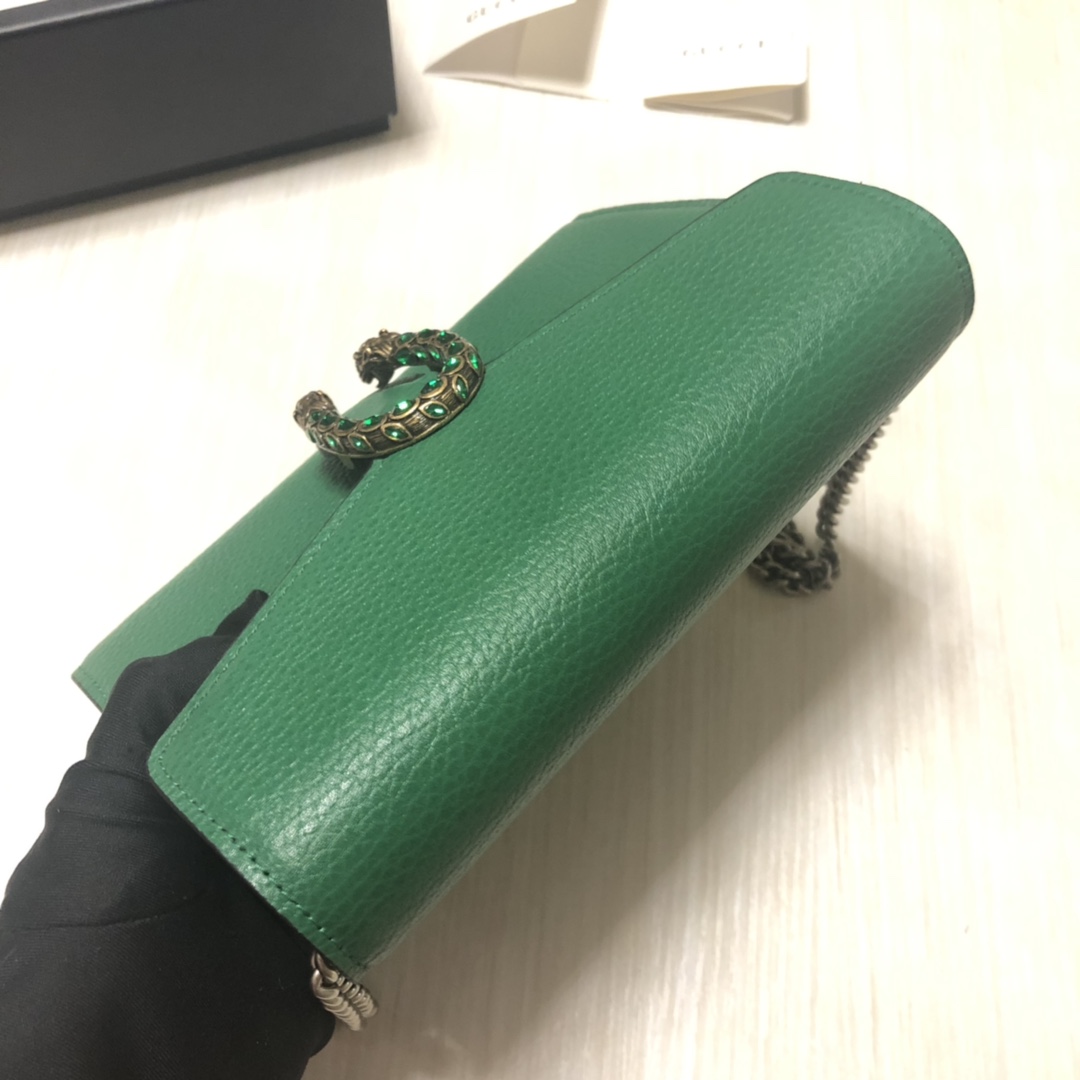 酒神小斜挎包🎉🎉手拿斜挎两用，采用进口头层小牛皮，高端品质、实物拍摄📸！款号：。尺寸:20×13×4.5
