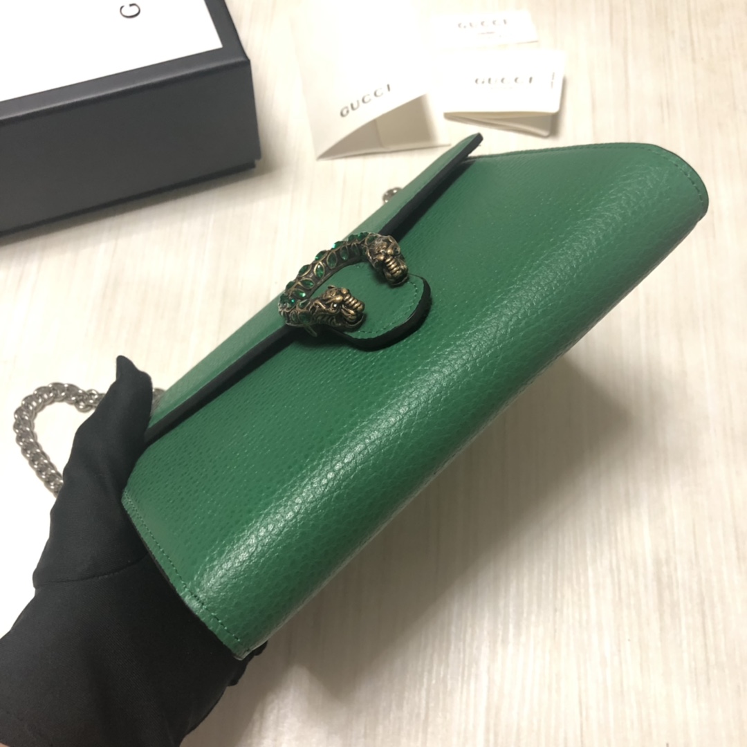 酒神小斜挎包🎉🎉手拿斜挎两用，采用进口头层小牛皮，高端品质、实物拍摄📸！款号：。尺寸:20×13×4.5