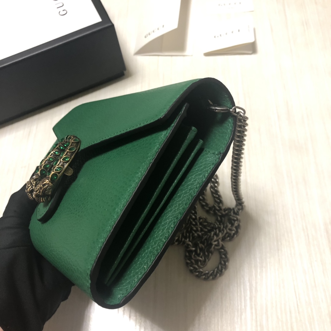 酒神小斜挎包🎉🎉手拿斜挎两用，采用进口头层小牛皮，高端品质、实物拍摄📸！款号：。尺寸:20×13×4.5