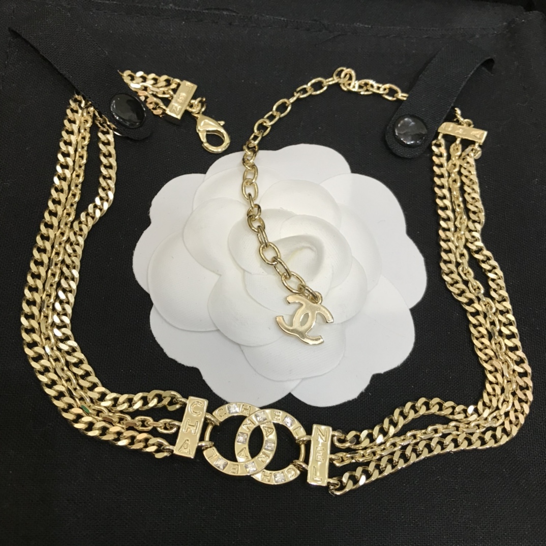 NO:104174,[Today's spot] Ch@nel Super recommended model Multi-layer Chocker necklace is so perfect, full of design sense, simple metal brass is rich in meridian temperament, better layering with multi-layer chain, square diamond letter inlay, bracelet matches in one set, so perfect, fashionable and exquisite, must-pay, Chanel necklace, chanel, necklace, bracelet19860909【今日现货】 Ch@nel 超级推荐款 多层chocker项链 太完美了设计感十足 简约金属黄铜浓郁中古气质 搭配多层链条层次感更好 方钻字母镶嵌 手链一套搭配起来 太完美了 时髦精致 必收款,香奈儿项链,chanel,necklace,bracelet,Jewelry