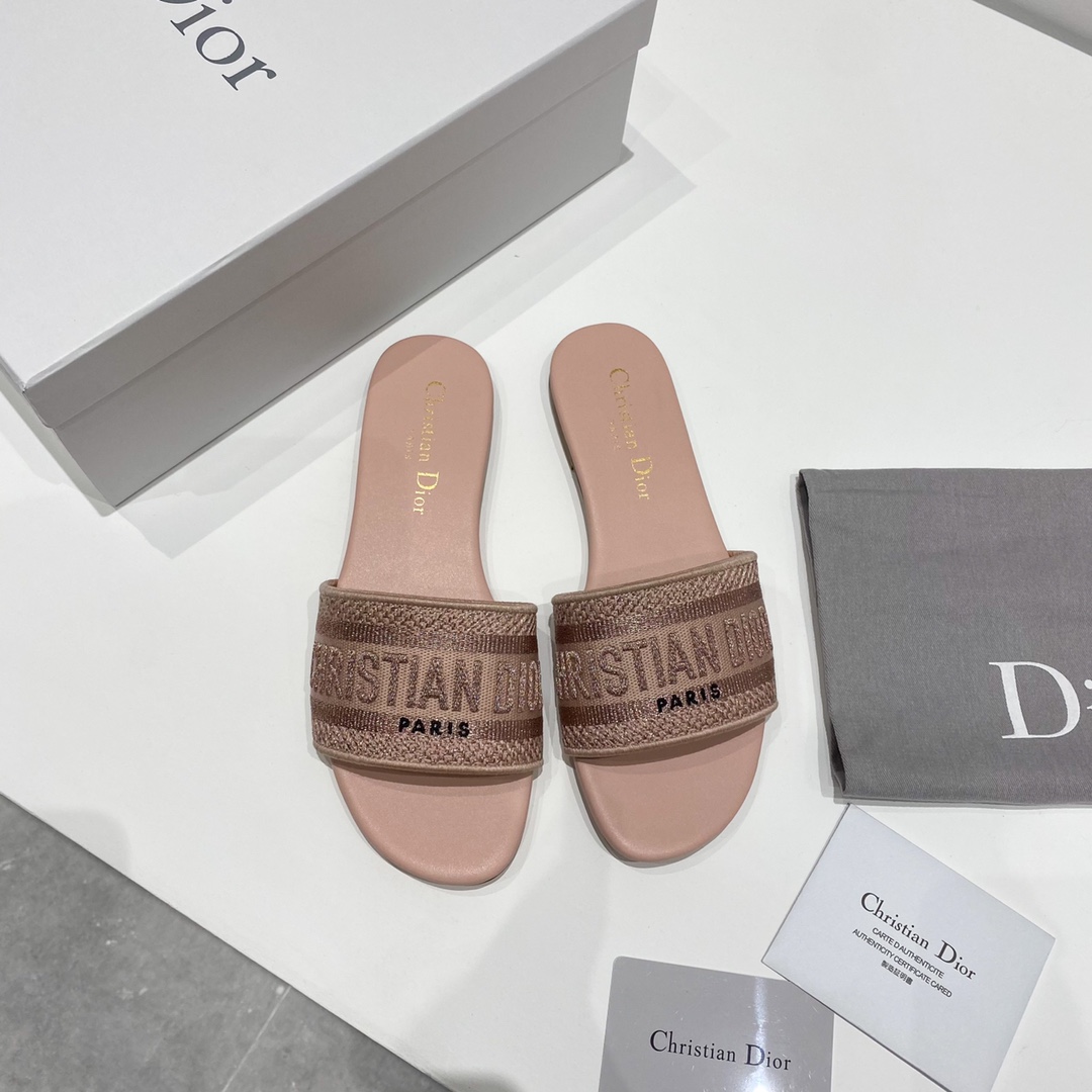 Dior 봄여름 리조트 컬렉션 CD 자수 슬리퍼 정품 워싱 정품 개발 이탈리아 천연가죽 아웃솔 별 각인
