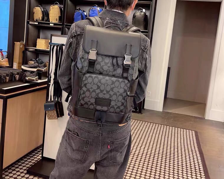 Coach COACH2712 蔻驰男士新款TRUCK翻盖大容量双肩包 旅行登山背包 书包 ，尺寸41.27.15