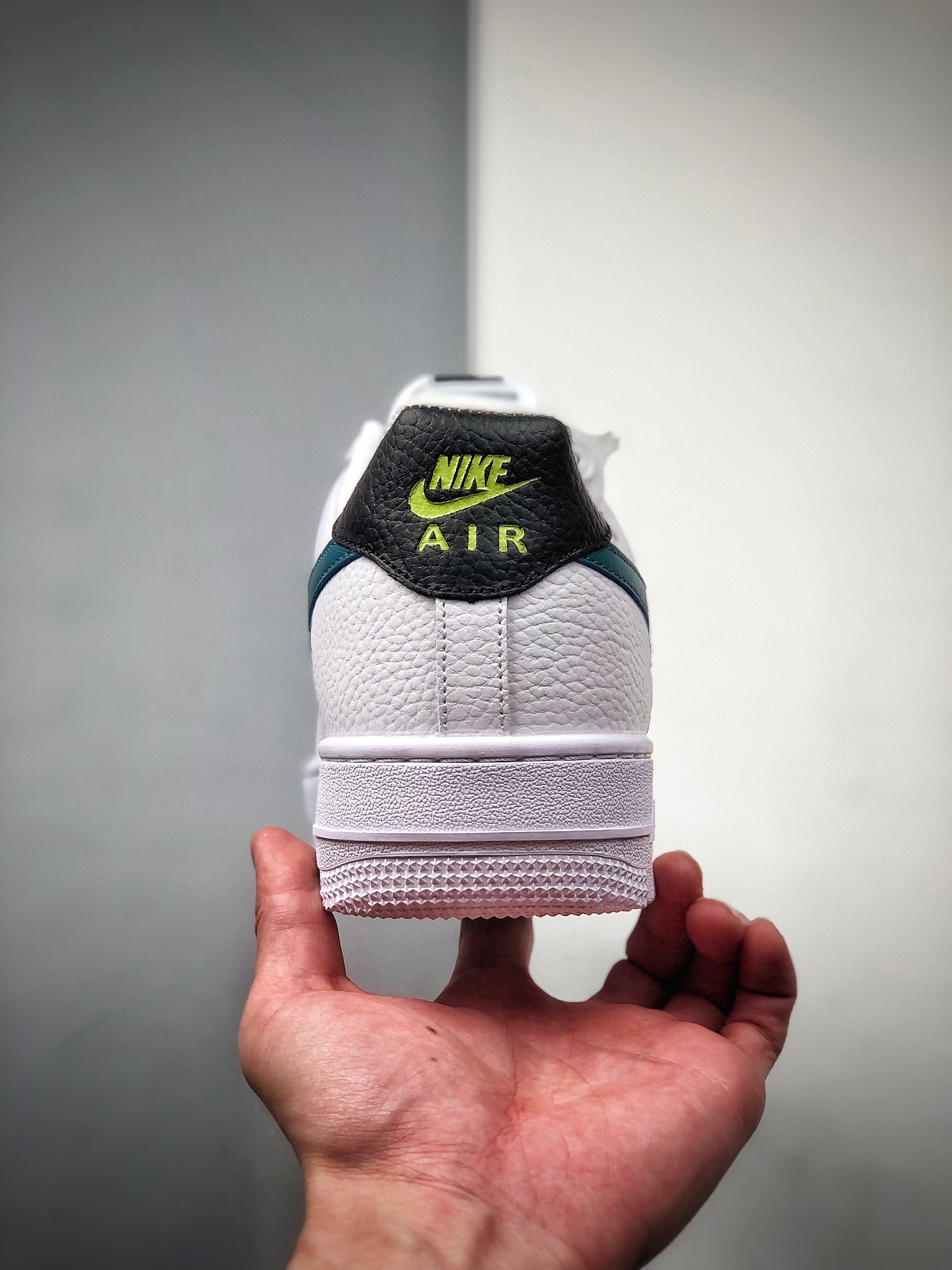 200 NIKE FORCE空军一号运动休闲板鞋 DJ6894-100