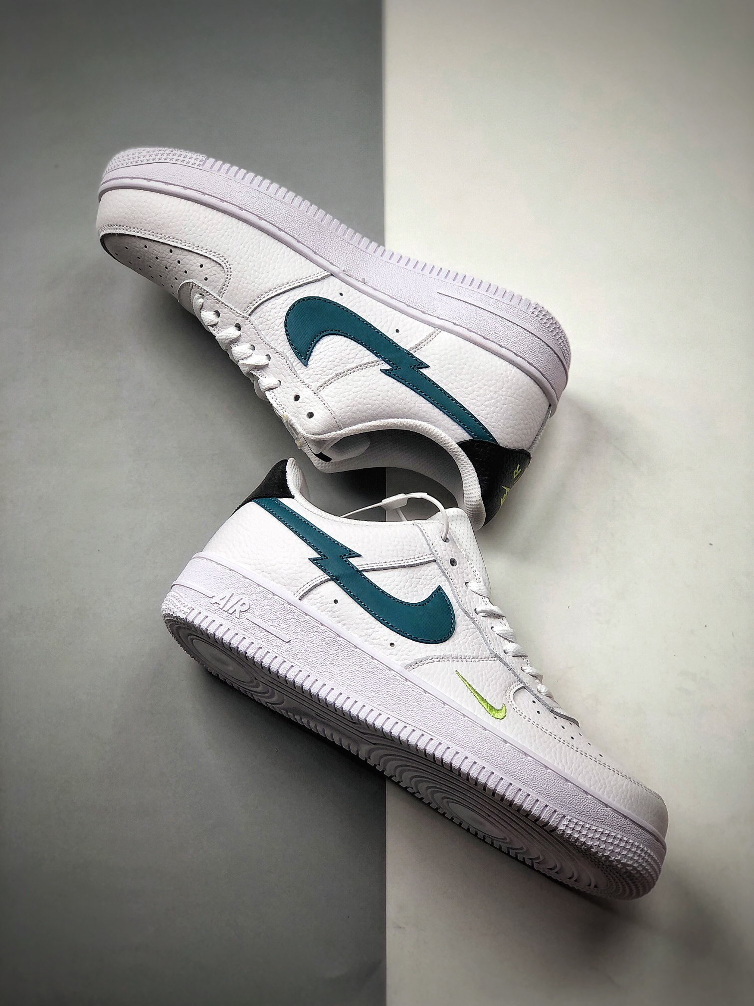 200 NIKE FORCE空军一号运动休闲板鞋 DJ6894-100