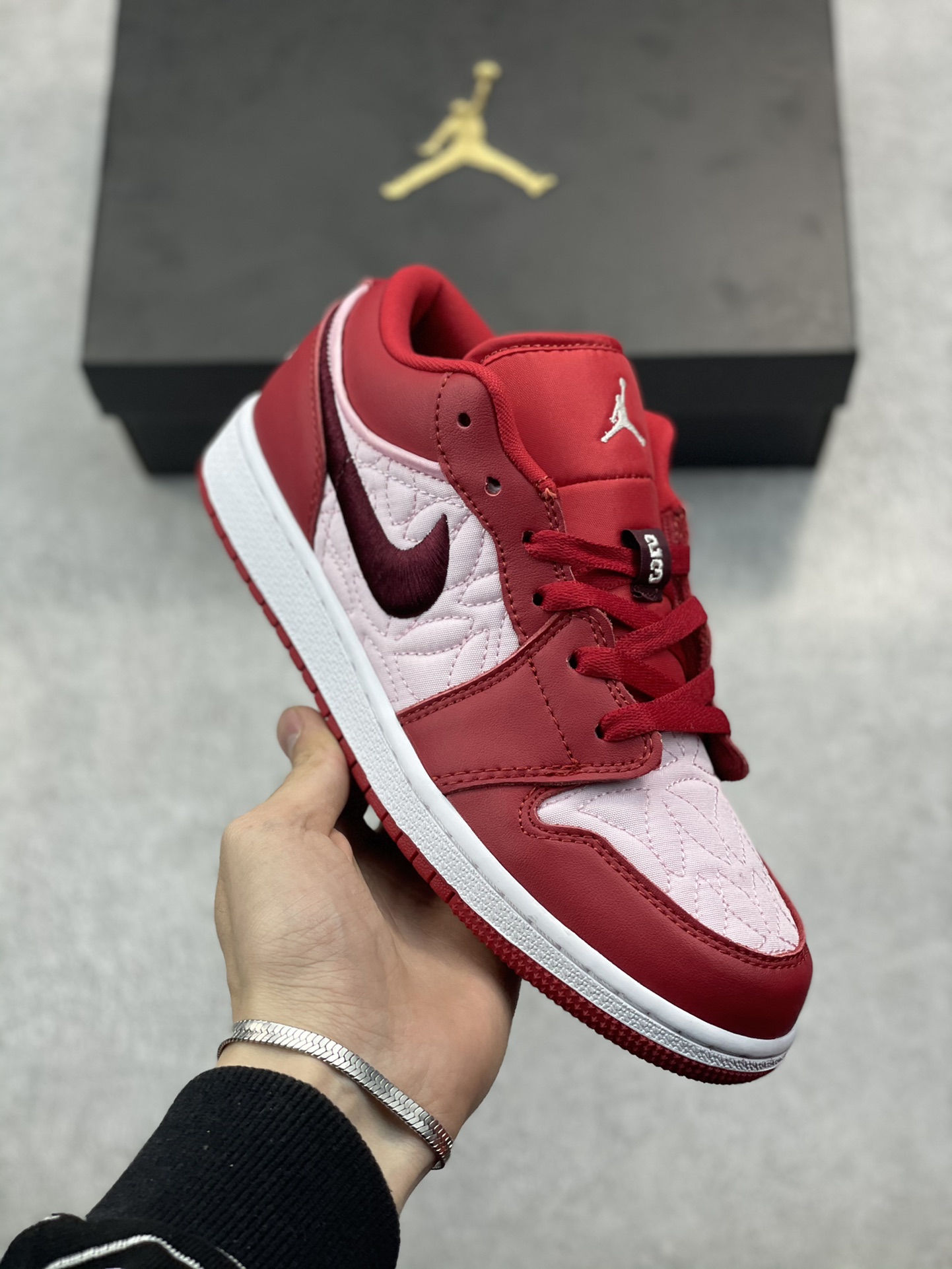  
Air Jordan 1 Low 白红 圣诞节低帮
官方同步新色 原装级产物
拒绝公底 立体鞋型 细节完美 高清洁度 购置公司同步原材料 原汁原味 忠于原版
货号：CK3022-004
码数：36 36.5 37.5 38 38.5 39 40