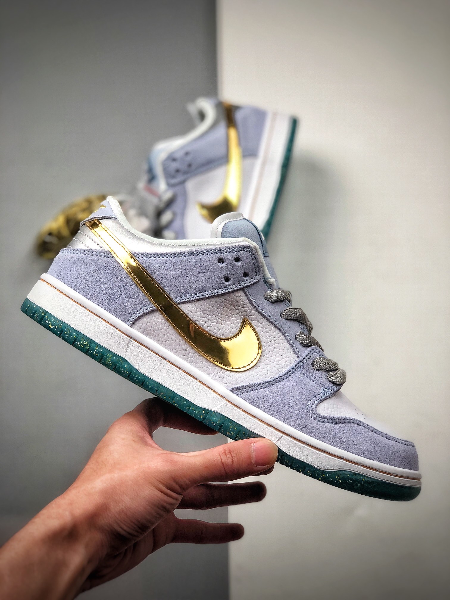 240  Sean Cliver x SB Dunk Low Pro QS 冬季情人节 DC9936-100