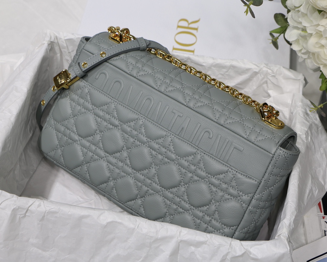 Dior 30 Montaigne Light gray shoulder everyday