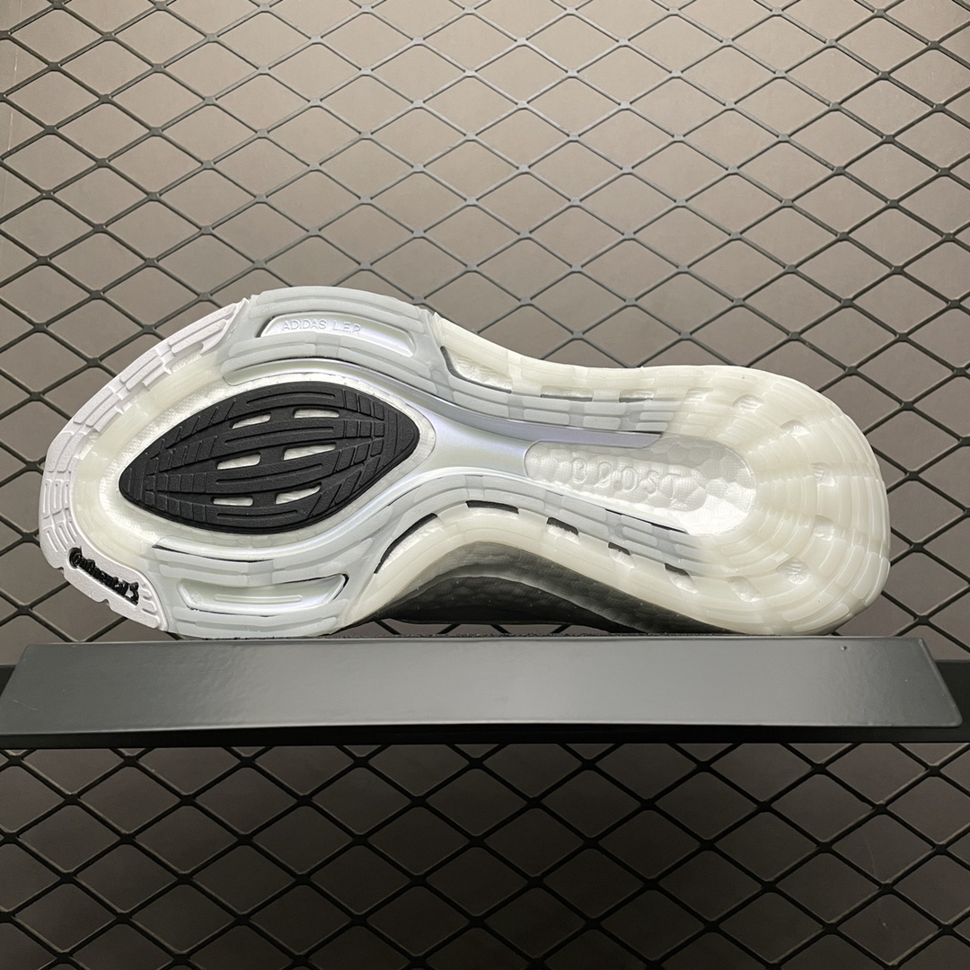 220 AD 阿迪 Ultra Boost UB21 超弹力爆米花中底休闲跑步鞋 FY0846