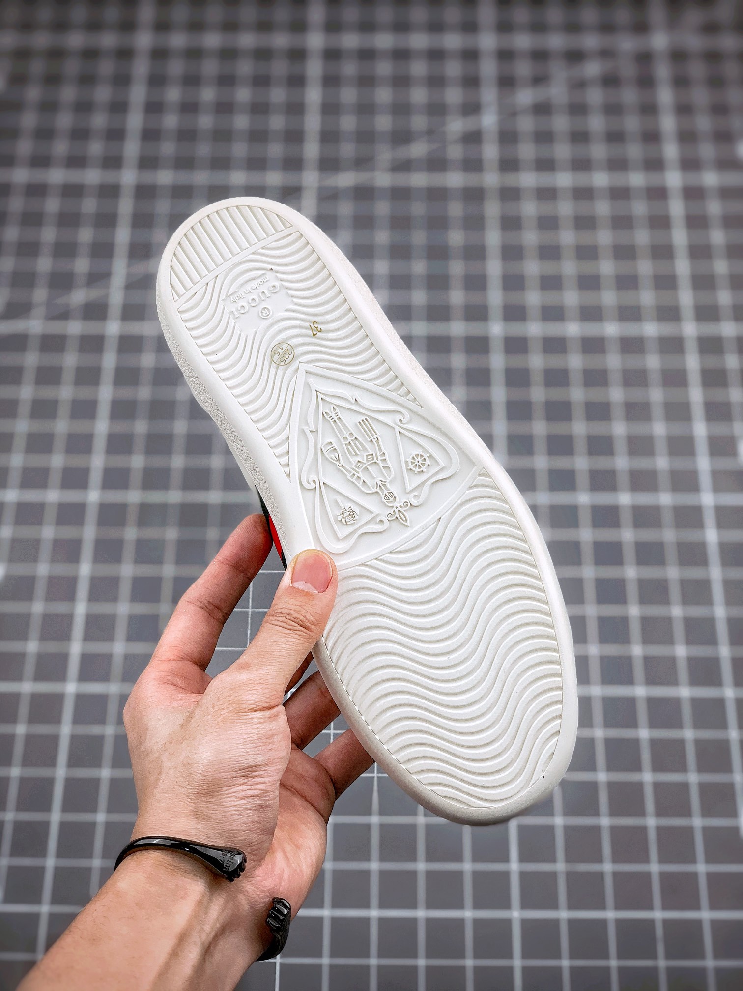The most powerful and top-quality pure original purchase version chip on the market can scan the Gucci white shoe series classic Little Bee