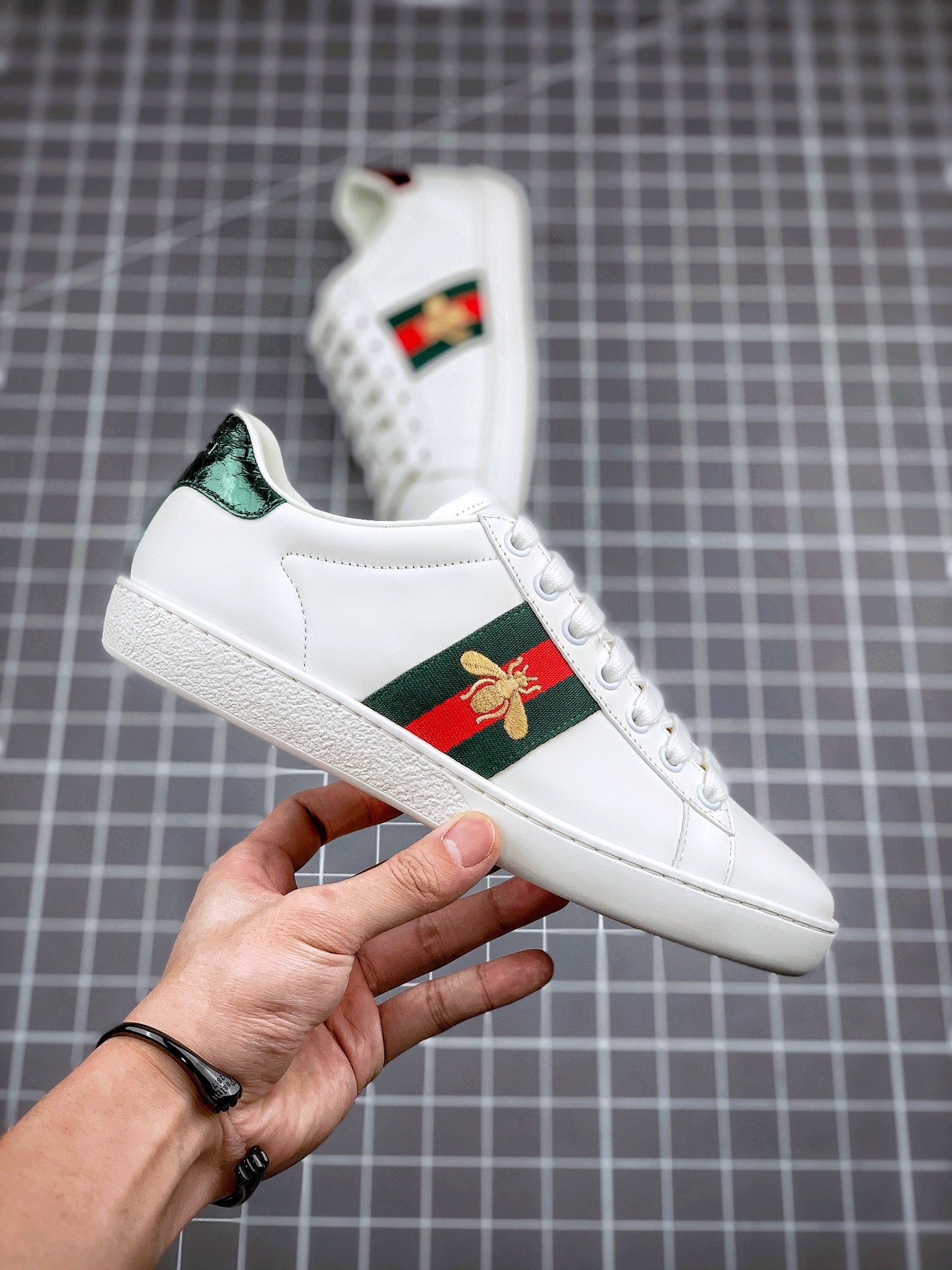 The most powerful and top-quality pure original purchase version chip on the market can scan the Gucci white shoe series classic Little Bee