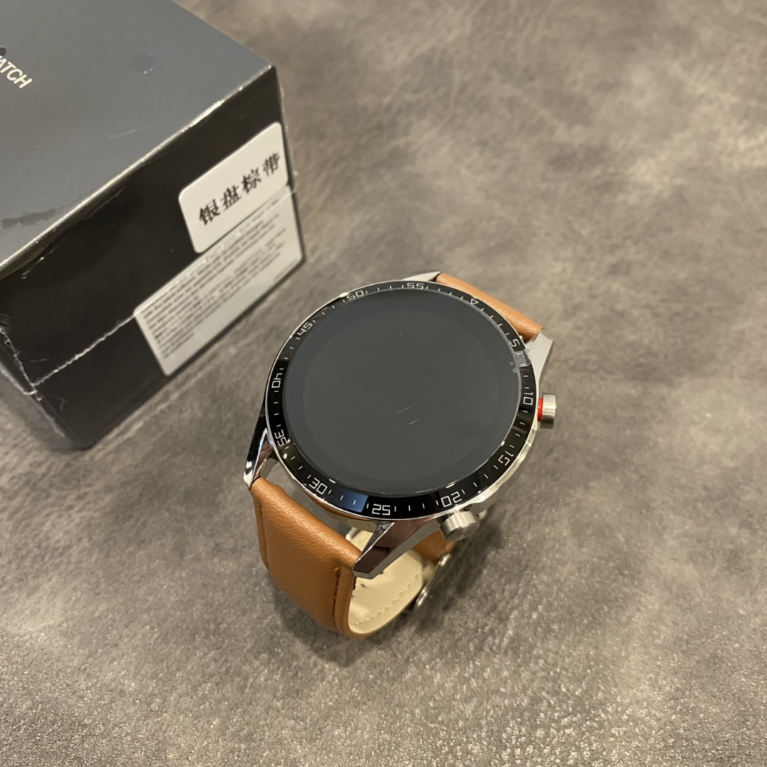 本地放💰170 ln开发GT2智能手表 银盘款 自带宇航员壁纸 多种表盘可切换! 合金金属外壳 全陶瓷蓝宝石屏幕 超高清显示 高容量纯钴电池 正常使用2天 待机4-5天! IP6防水级别 可佩戴游泳运动计时等 可打电话 检测心率 血压 心电 体温检测等 该有的功能基本都有 外观一比一某为GT2 表带可跟正品通用 可自由搭配更换表带 退换条件: 手表外观不磨损 屏幕保护膜不撕可退换! 三个月有任何质量问题可保修!