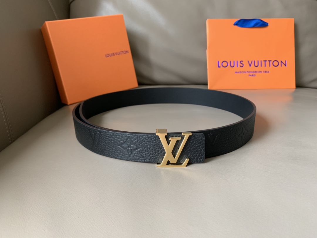 L V 专柜同款 宽3.0cm LV Iconic 双面腰带焕现新意：经典 Monogram Empre