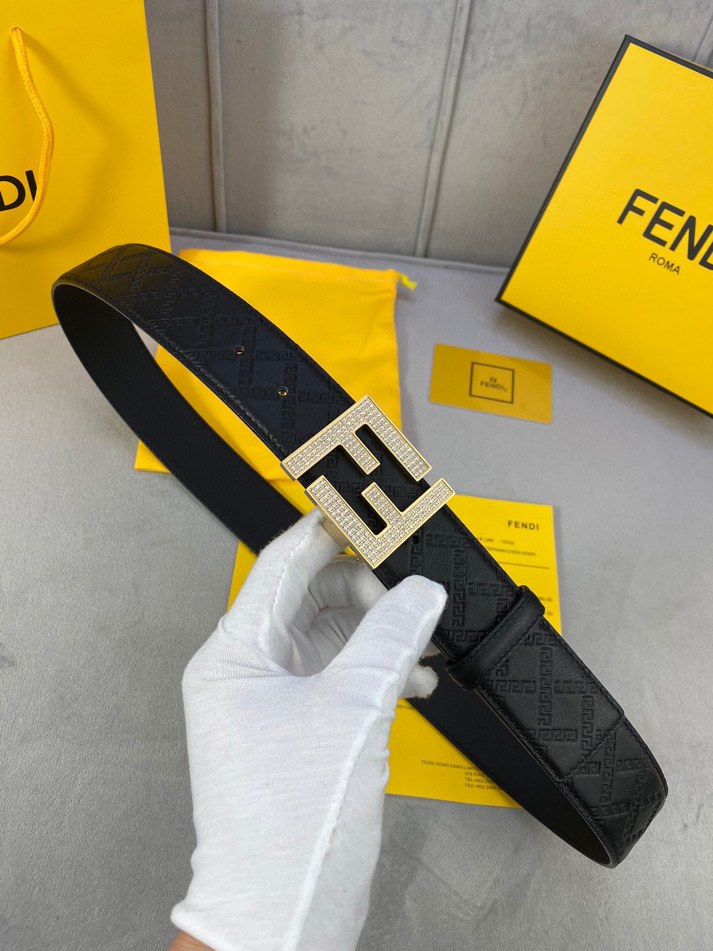 Original width 4.0cm FENDI (Fendi) this meander belt with double F diamond-studded steel buckle complementing each othe…