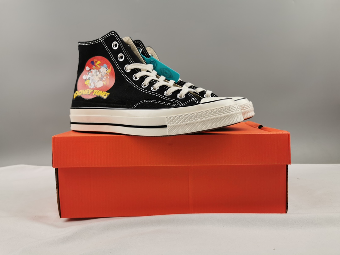 新款出！本地自取💰140
匡威 乐一通最新联名！重磅来袭！可爱俏皮大集结 大联盟 Converse Chuck 1970s 匡威经典涂鸦限定款三星标帆布鞋
硫化:1:1
Size：35 36 36.5 37 37.5 38  39 39.5 40 41 41.5 42 42.5 43 44