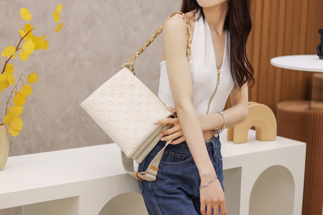 Louis Vuitton LV Coussin PM 单肩包 M57793