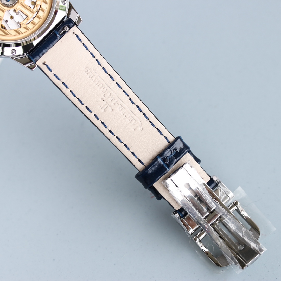Cartier 又一热门神作——积•家约会系列腕表浪漫登场 修正现市面任何版本的所有不足之处 简约淑女