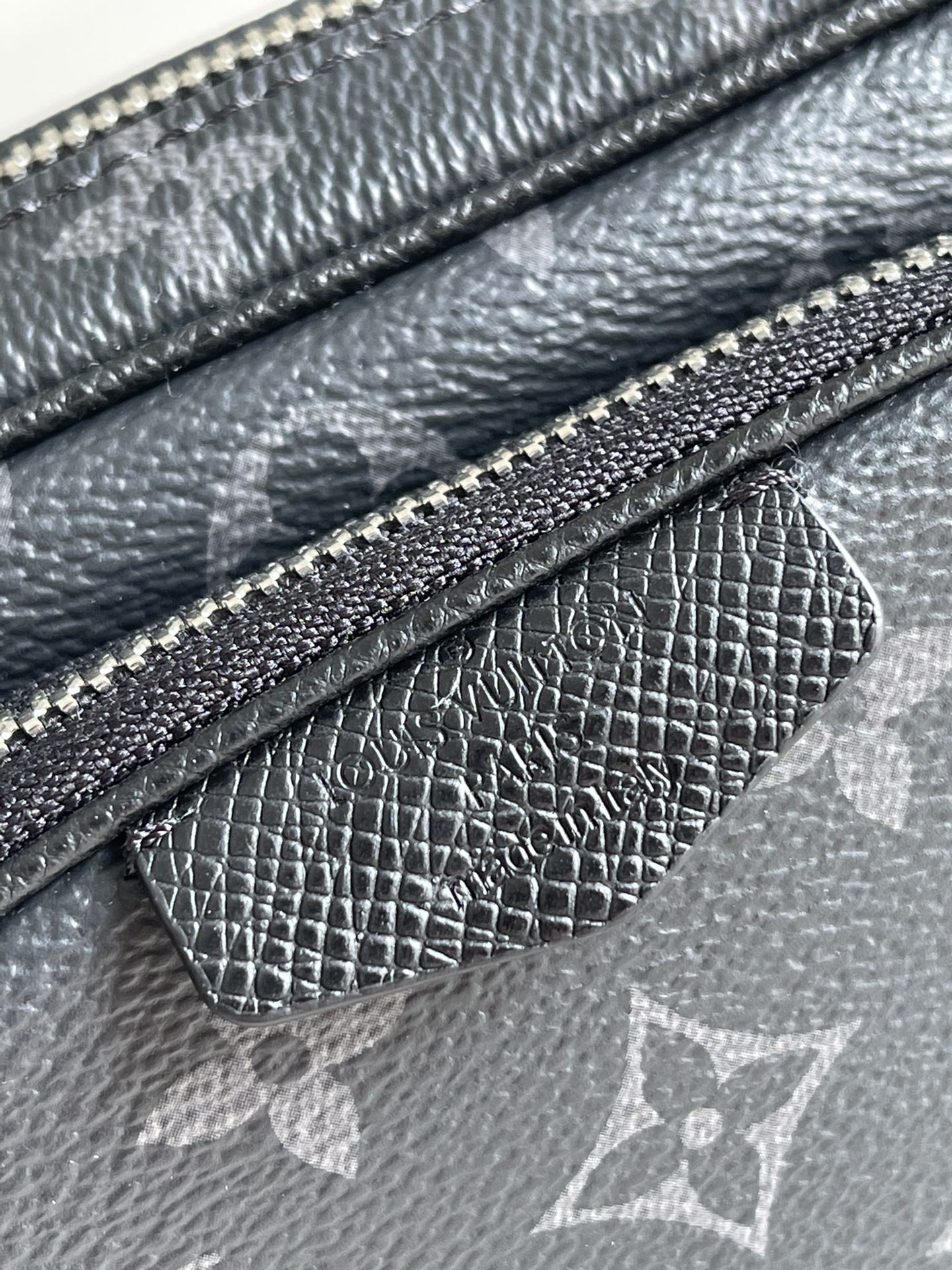 Louis Vuitton LV Outdoor Pouch K45 迷你相机包 M30755