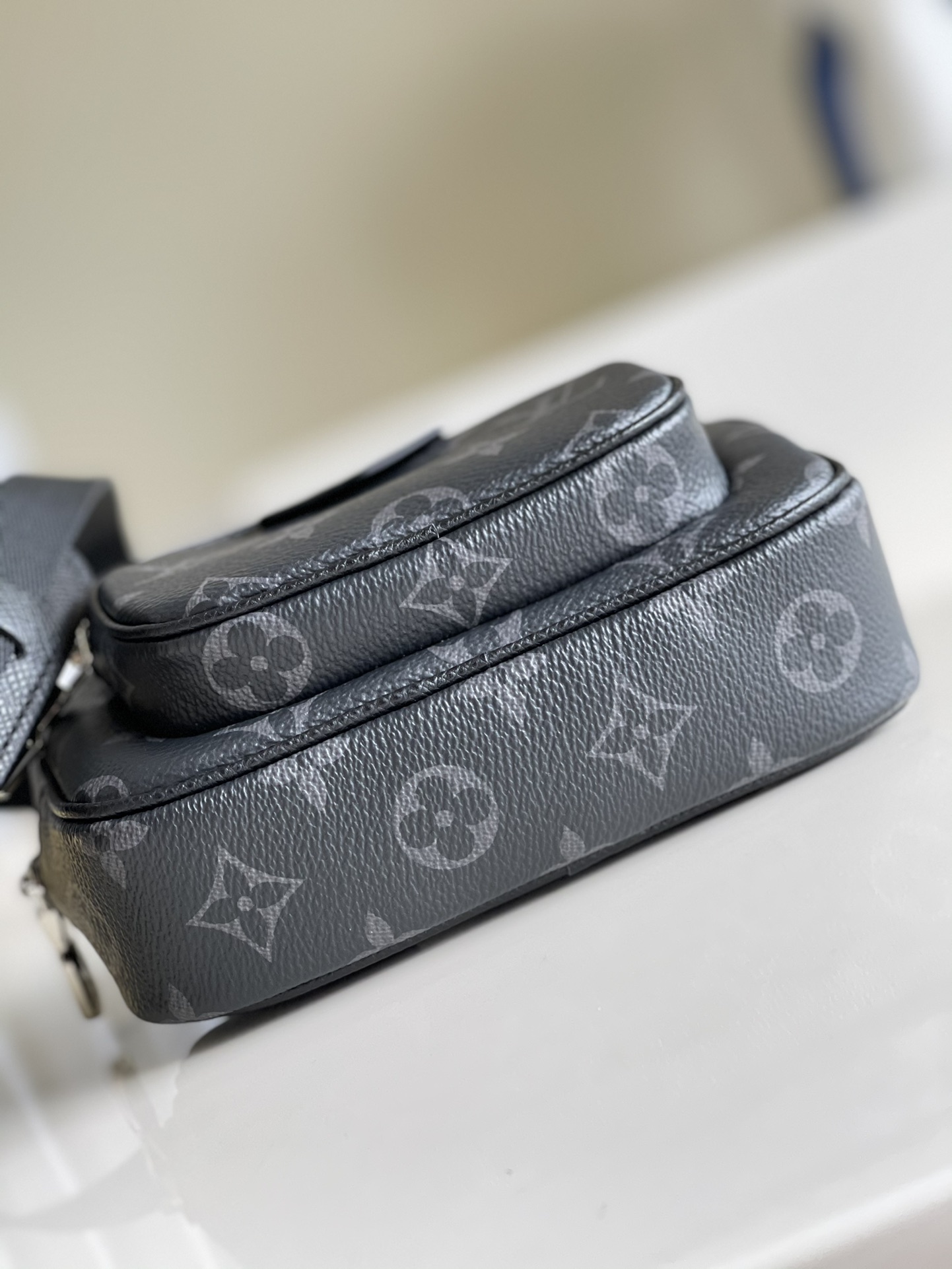 Louis Vuitton LV Outdoor Pouch K45 迷你相机包 M30755
