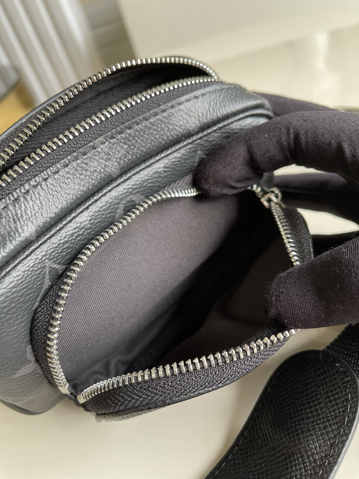 Louis Vuitton LV Outdoor Pouch K45 迷你相机包 M30755