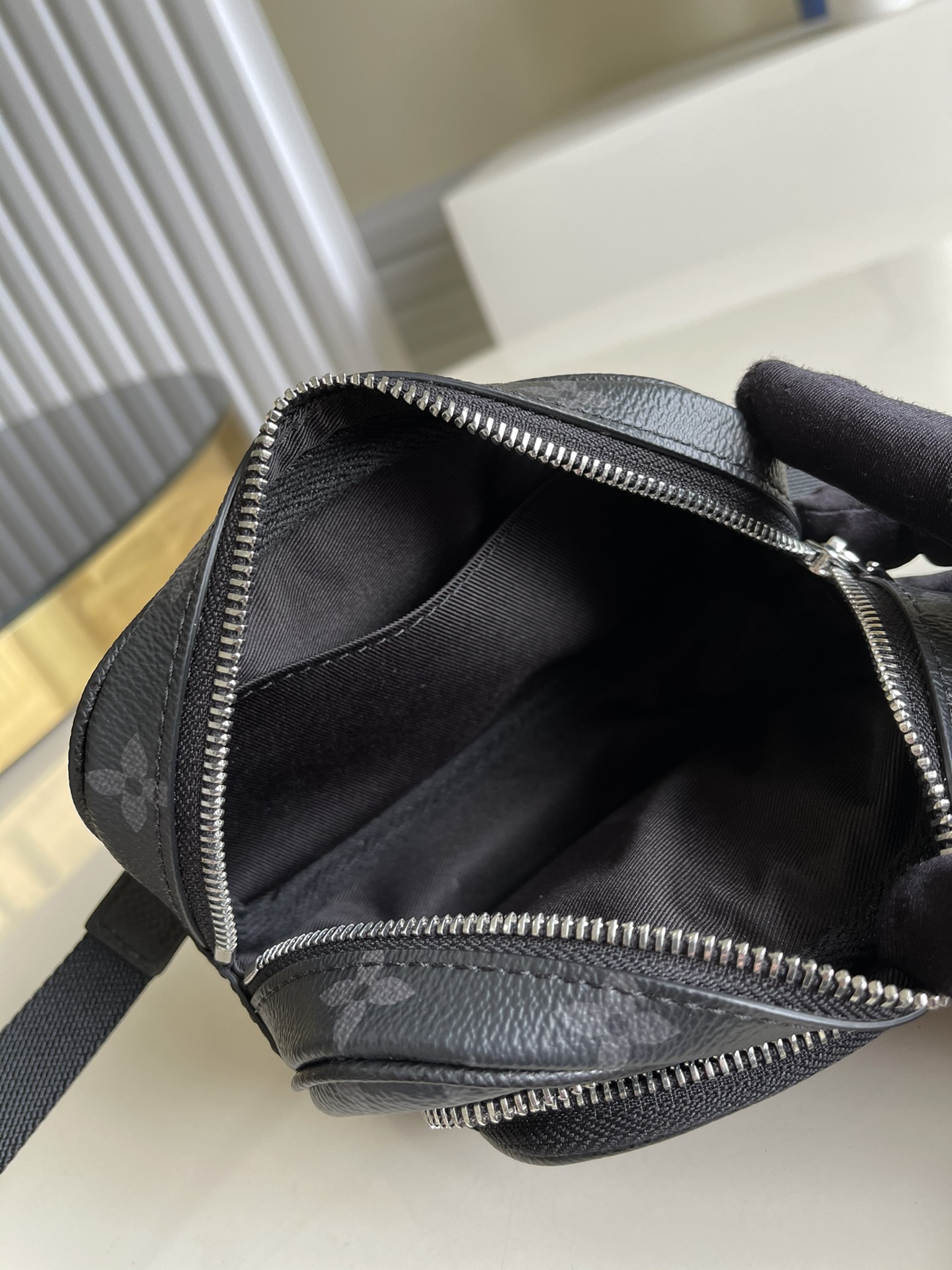 Louis Vuitton LV Outdoor Pouch K45 迷你相机包 M30755