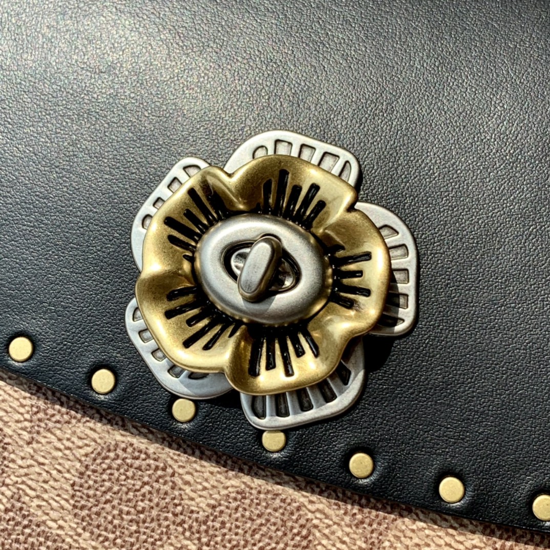 Coach ～纯 coach蔻驰 29416 标志帆布铆钉和蛇皮细节MADISON单肩包